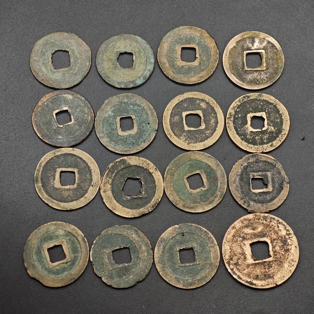  【淘币小摊】限时拍第八百六十六拍   散币场    年前最后一周之前预留8号9号全部发出请更换最新收货地址不方便收货的请勿参拍或者顺丰到付