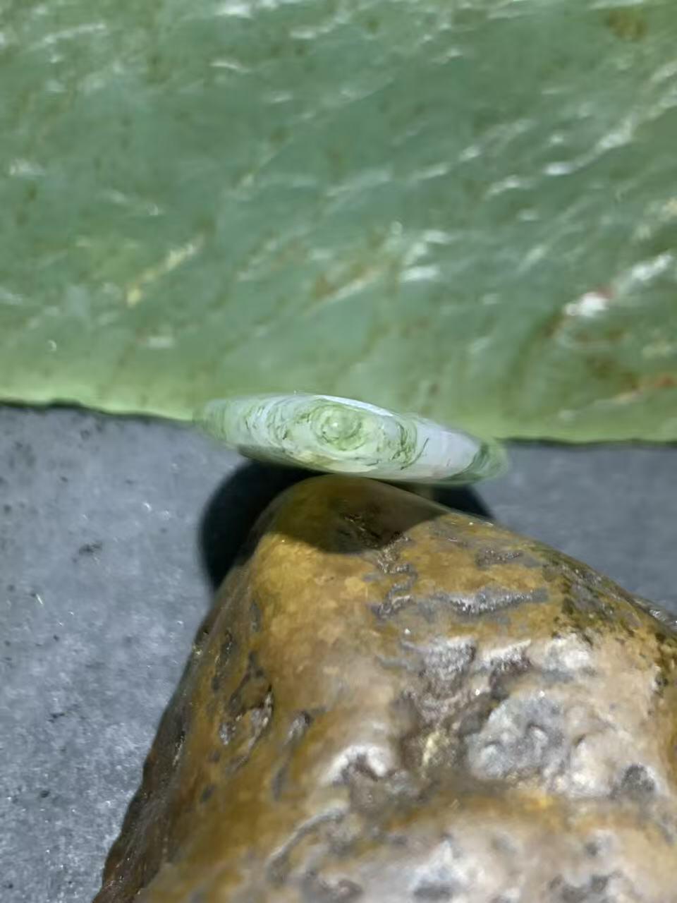 冰透高润度水草玛瑙通货吊坠一个，