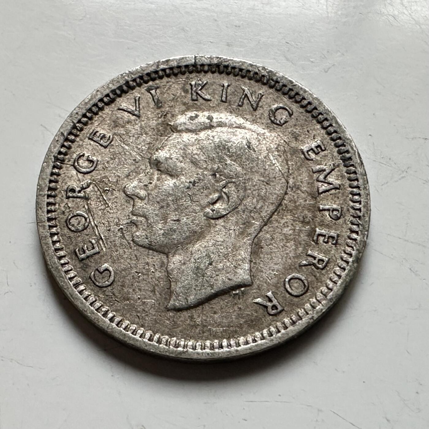 🌹外币初藏🌹🐯2026年第17场 快递将在12号停运 年前需发货的抓紧 ，年后正月十五恢复发货 新西兰1942年三便士银币