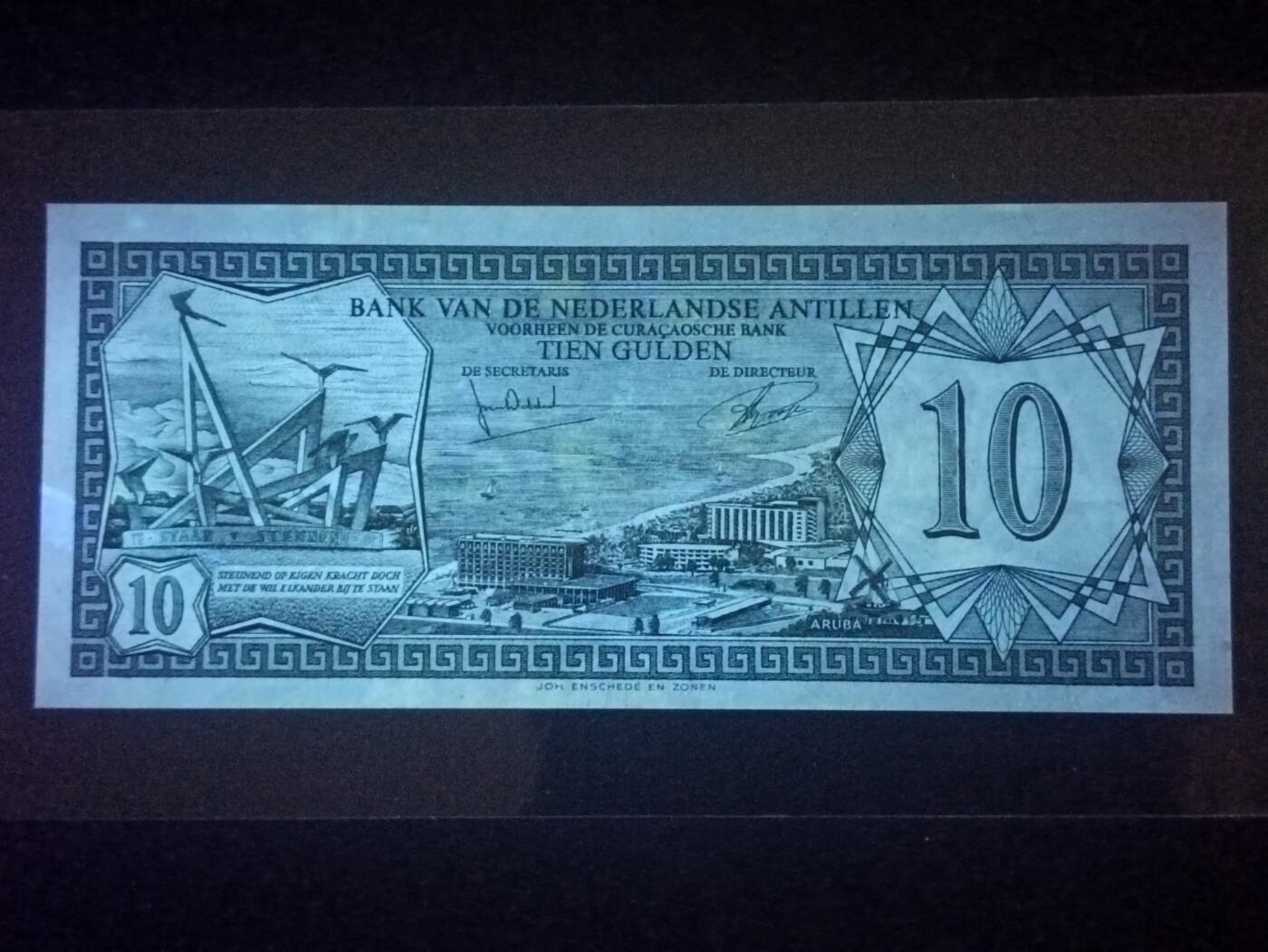 【年前末拍！】2026二月第二期，总216期 荷属安的列斯1972黑冠号版10盾UNC-，早期单色印刷版本，阿鲁巴港
