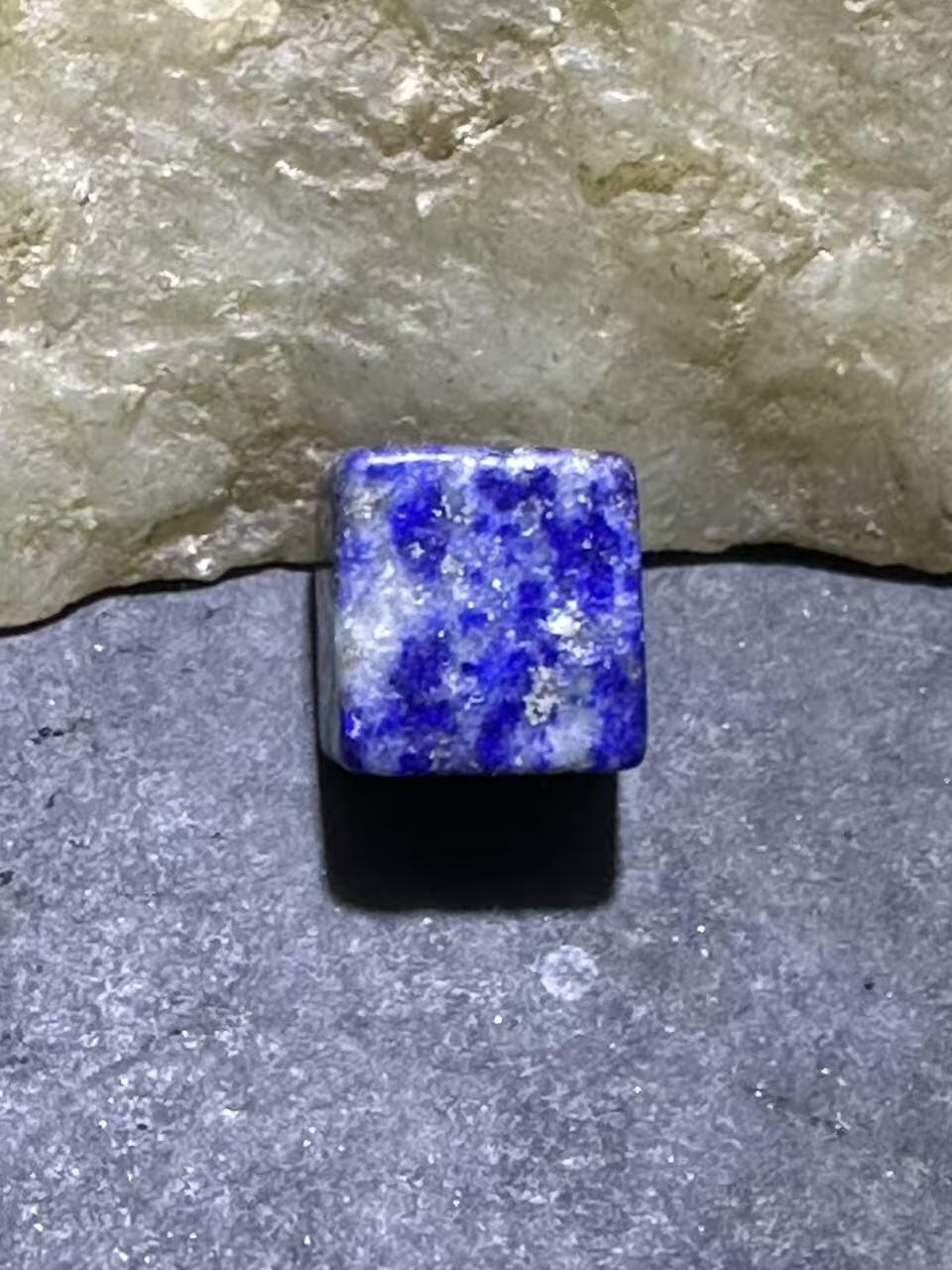 精美阿富汗老矿青金石六面方形珠一颗