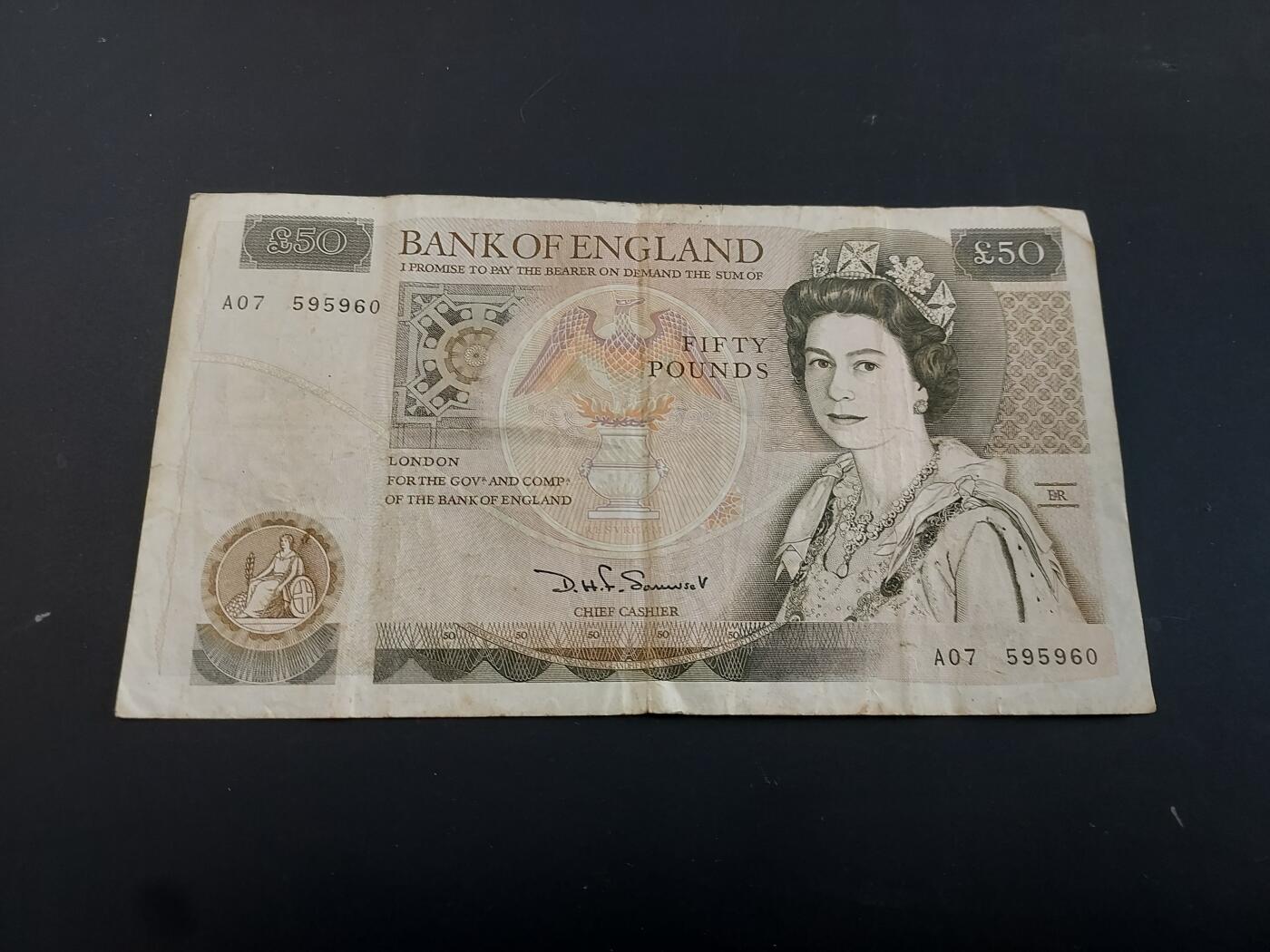 博彦收藏   2月9日 8点钱币专场 全场包邮 英国女皇旧版50镑 流通品