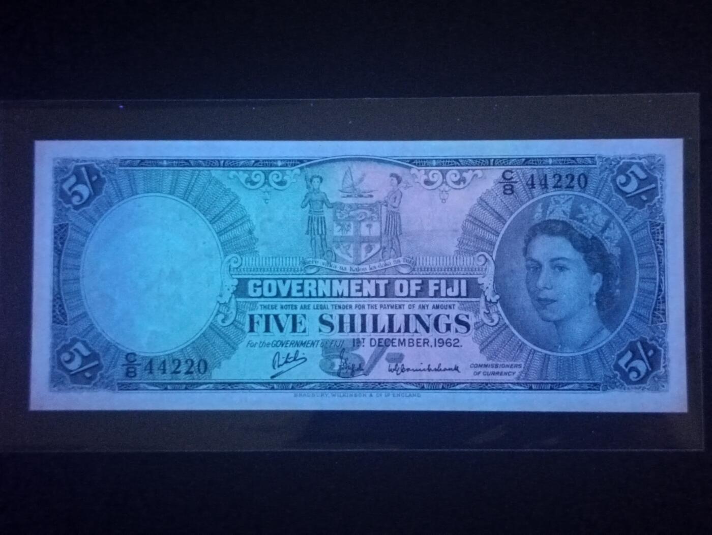 【年前末拍！】2026二月第二期，总216期 英属斐济1962年5先令UNC-，大冠女王