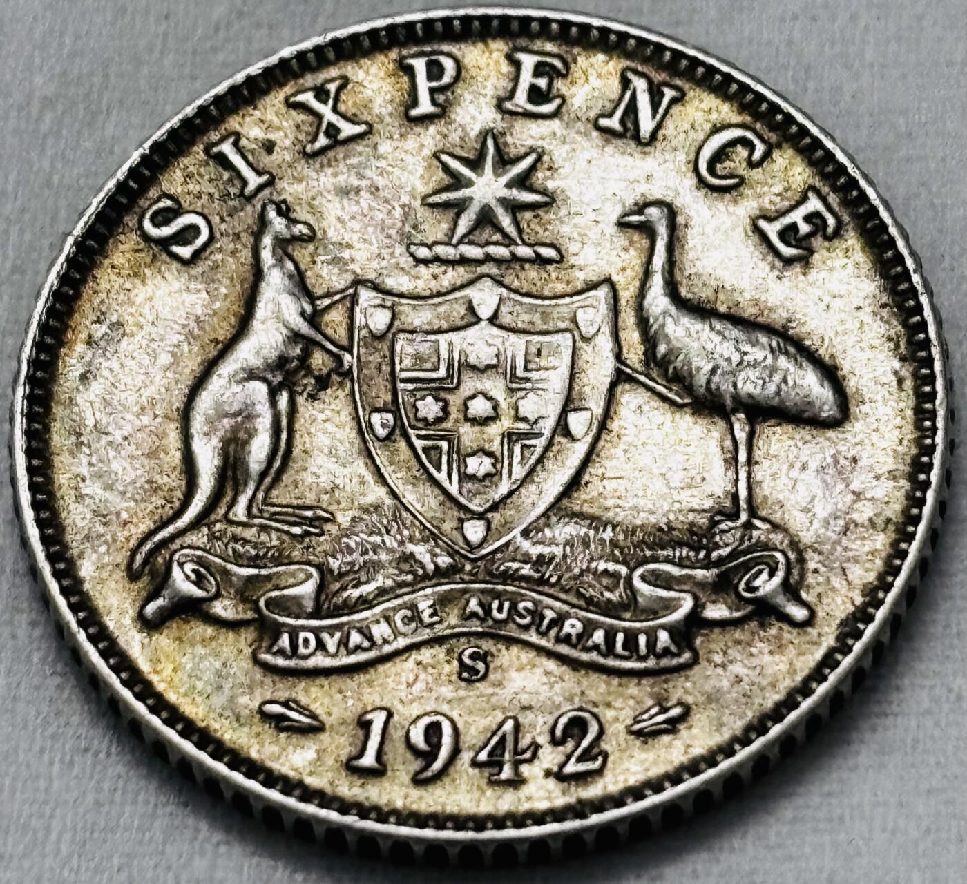 【金马踏春，泉马奔腾】2026 年新年贺岁场，（定于年初五接财神截拍）祝各位老板马到成功，马上有钱，愿岁岁平安喜乐顺遂 带光好品 1942 年英属澳大利亚乔治六世 6 便士银币 2.8 克 925 高银