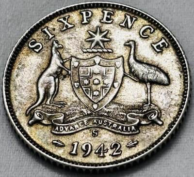 【金马踏春，泉马奔腾】2026 年新年贺岁场，（定于年初五接财神截拍）祝各位老板马到成功，马上有钱，愿岁岁平安喜乐顺遂 - 带光好品 1942 年英属澳大利亚乔治六世 6 便士银币 2.8 克 925 高银