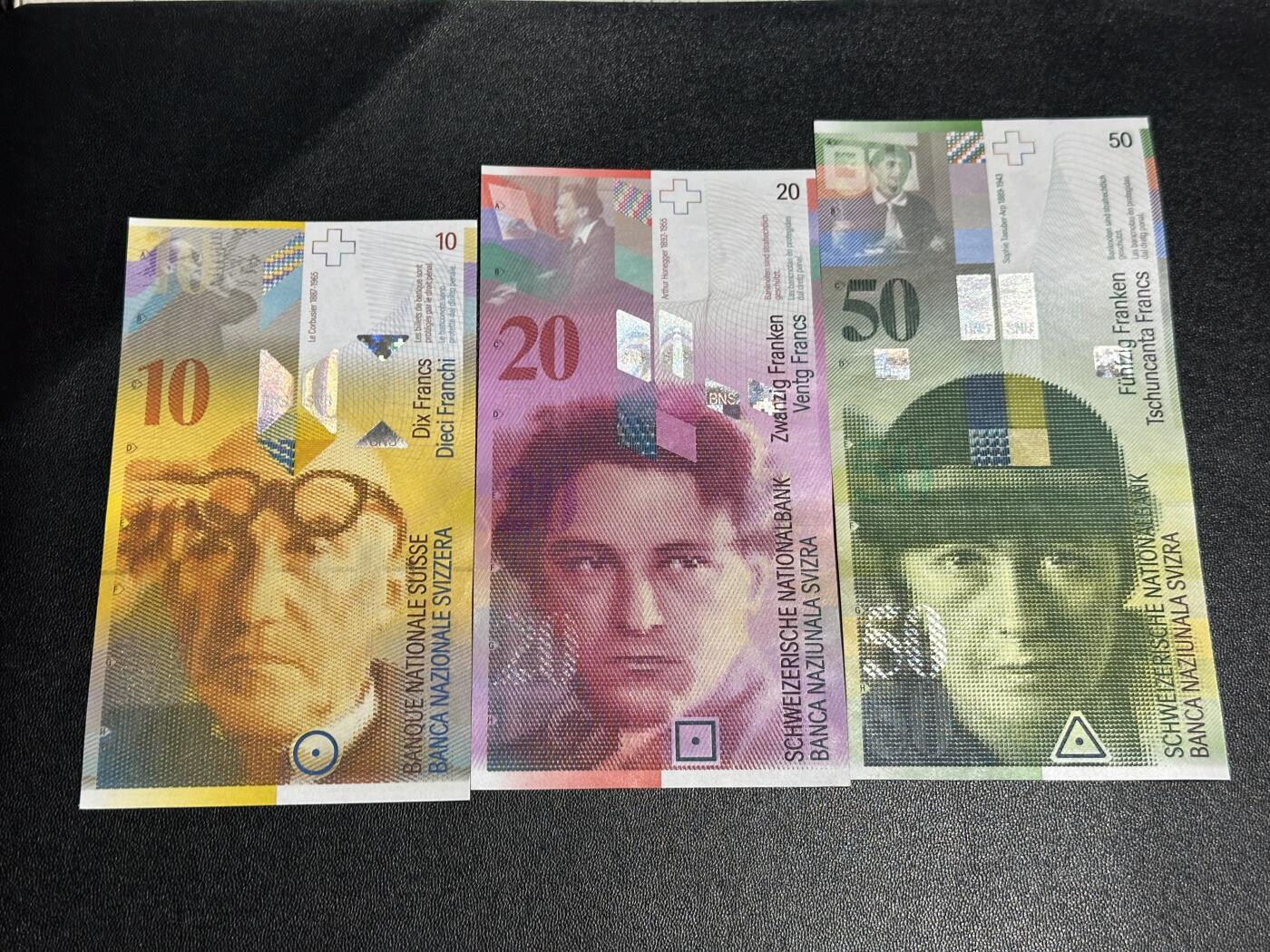 《外钞收藏家》第六百零九期（农历年前收官场、本期年后快递恢复正常再发货）（本平台长期征集拍品、欢迎藏友们联系合作） 瑞士人像竖版10、20、50法郎 3张一起 全新UNC