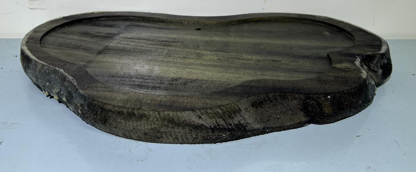 零元拍：NO.90祖母绿爆满金丝乌木金丝楠 茶盘无需打磨就已经金光闪闪。满金丝药香，尺寸约：45.5/24/4CM。3.4公斤。