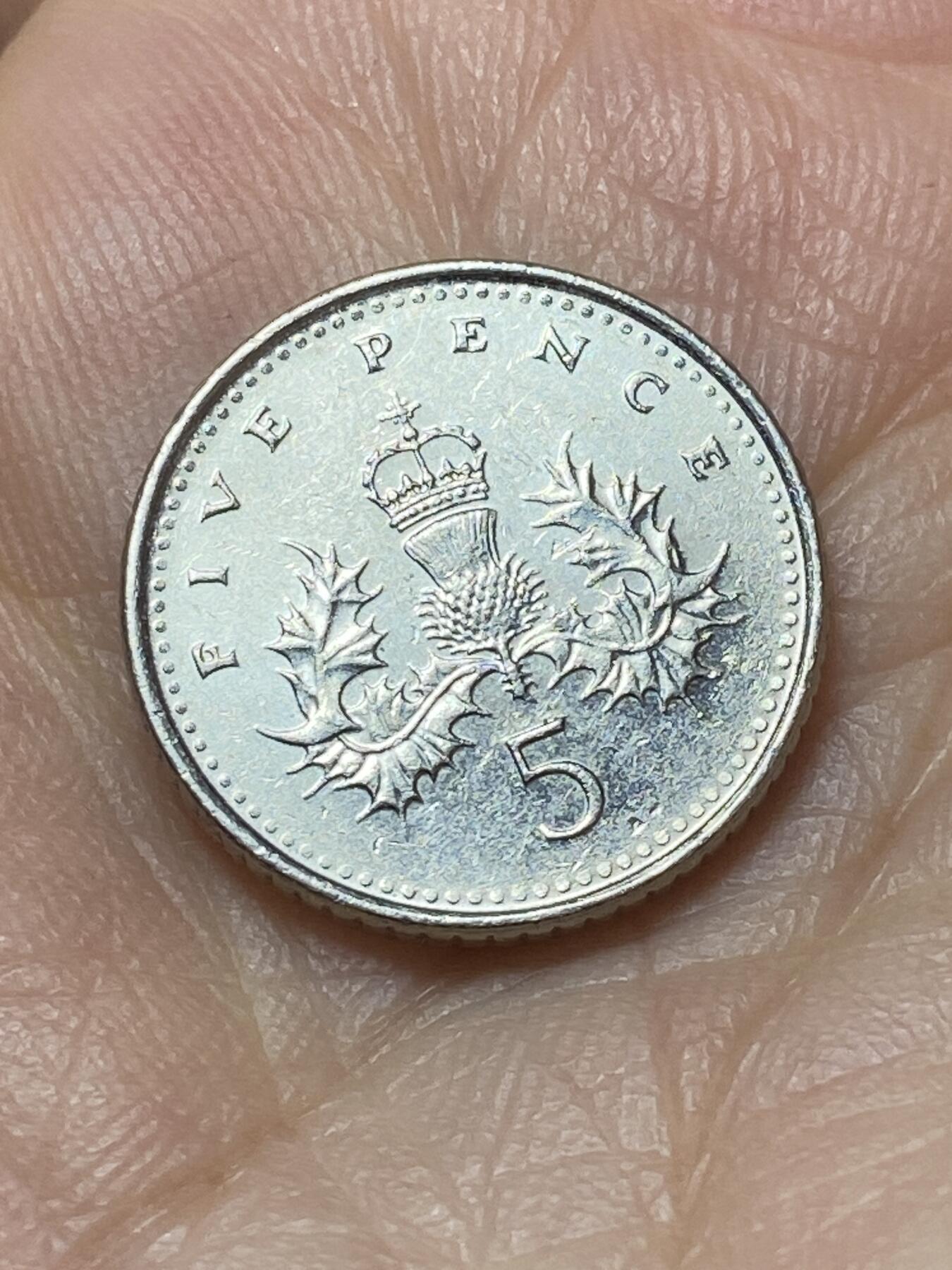 2026年第二十场(总第一百八十九场）外国好品散币场(免佣金) 英国🇬🇧2007年5便士(伊丽莎白二世老年，冠蓟版)