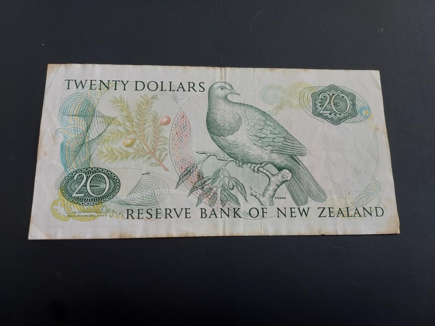 博彦收藏   2月9日 8点钱币专场 全场包邮 新西兰女皇20元 流通好品 有黄