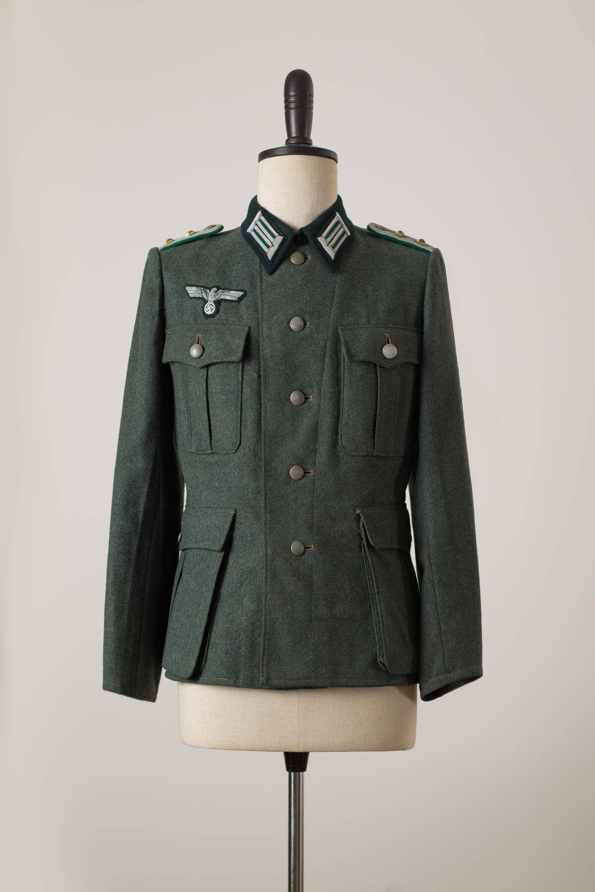 欢庆春节！戎马世界章牌大赏第112期春节大拍  德专场 m36 山地兵中尉野战服  品相极其好 版型也很好看