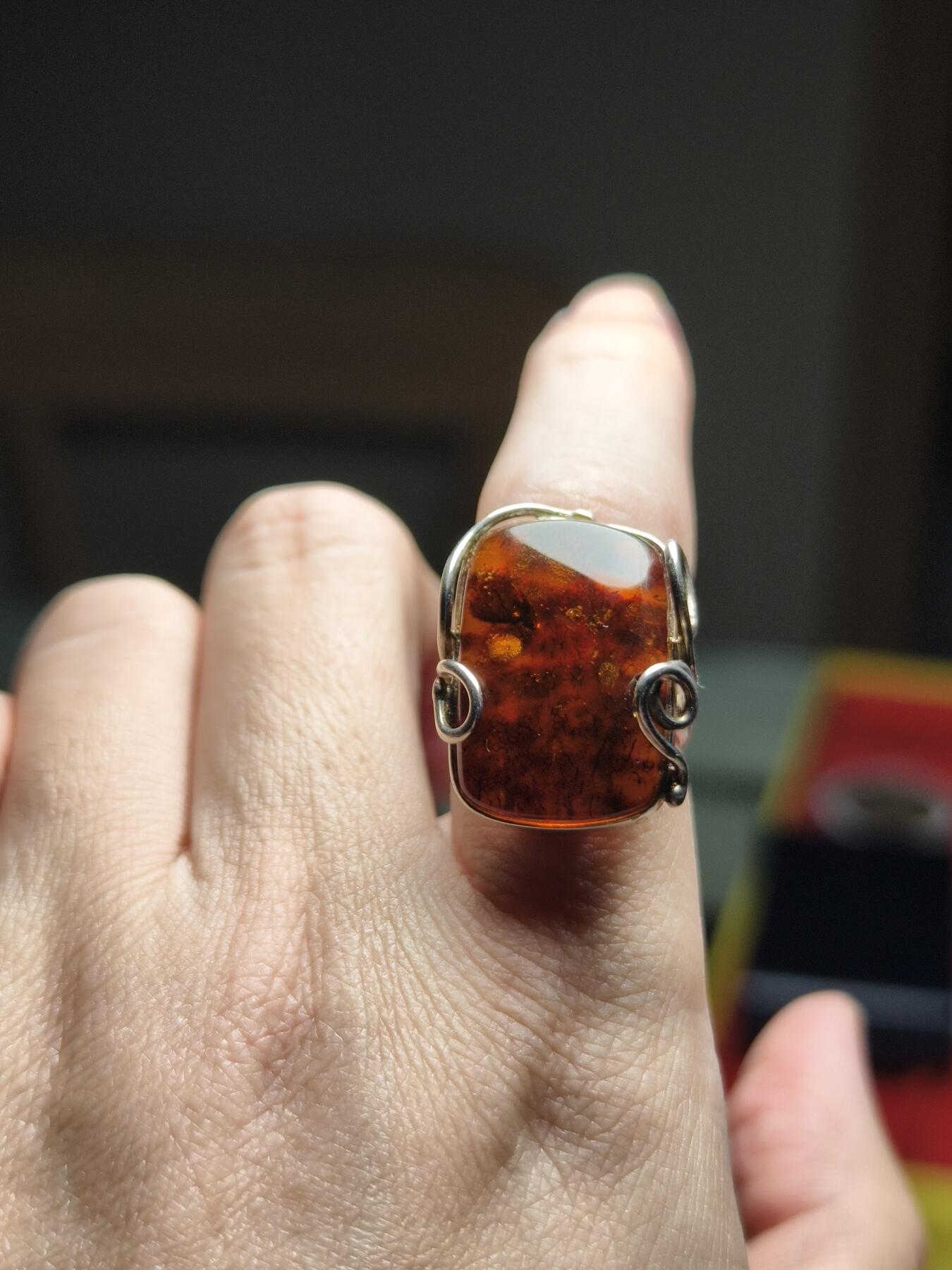 抚柳草堂-第十二期章牌钱币  奖章勋章限时免佣 满百包邮 放漏专场 天然琥珀戒指 925银镶嵌 天然材质品相如图 重9.9g