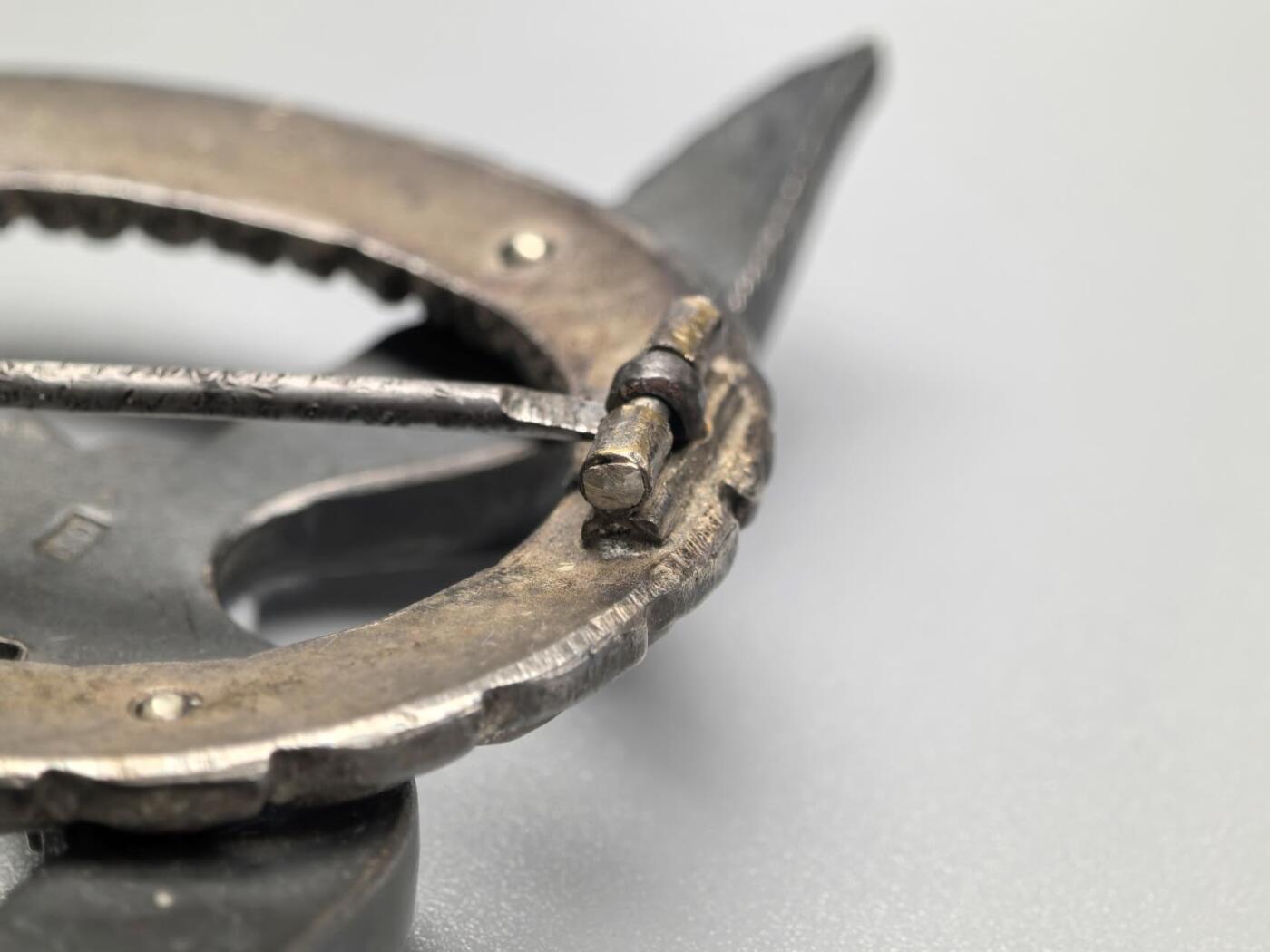 小驴勋章奖章收藏2月7日周六晚六点拍卖（珍爱和平，收藏战争，铭记历史，勿忘国耻，忠党爱国。有偿代拍，送拍规则在简介最后，参拍须阅读规则后再参拍，关系到运费包装发货时效真假辨别等关键信息，拍卖时不再发原图，看大图店主微信码在拍卖店铺介绍里）