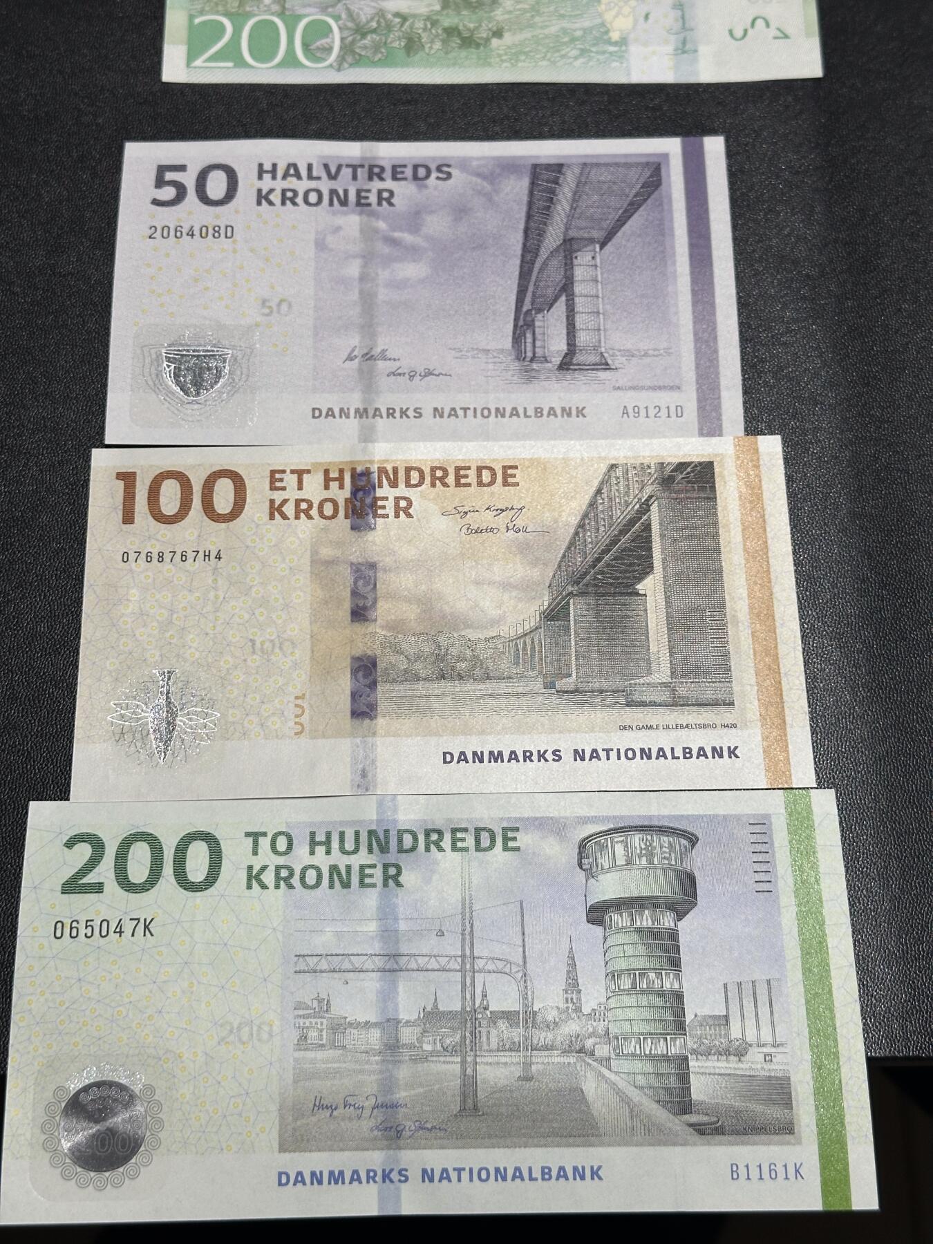 《外钞收藏家》第六百零九期（农历年前收官场、本期年后快递恢复正常再发货）（本平台长期征集拍品、欢迎藏友们联系合作） 丹麦桥版50/100/200克朗三张一套（绝品）