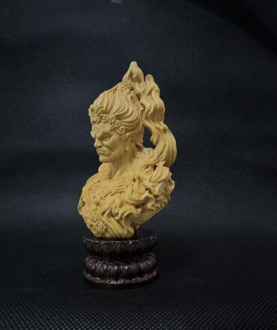 零元拍：精工黄杨木雕：不动明王。高约：10/宽6/厚3.5CM。带底座