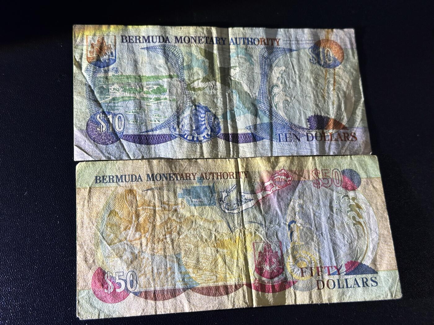 《外钞收藏家》第六百零九期（农历年前收官场、本期年后快递恢复正常再发货）（本平台长期征集拍品、欢迎藏友们联系合作） 百慕大10和50元 女王钞 2张一起 非全新 品相如图