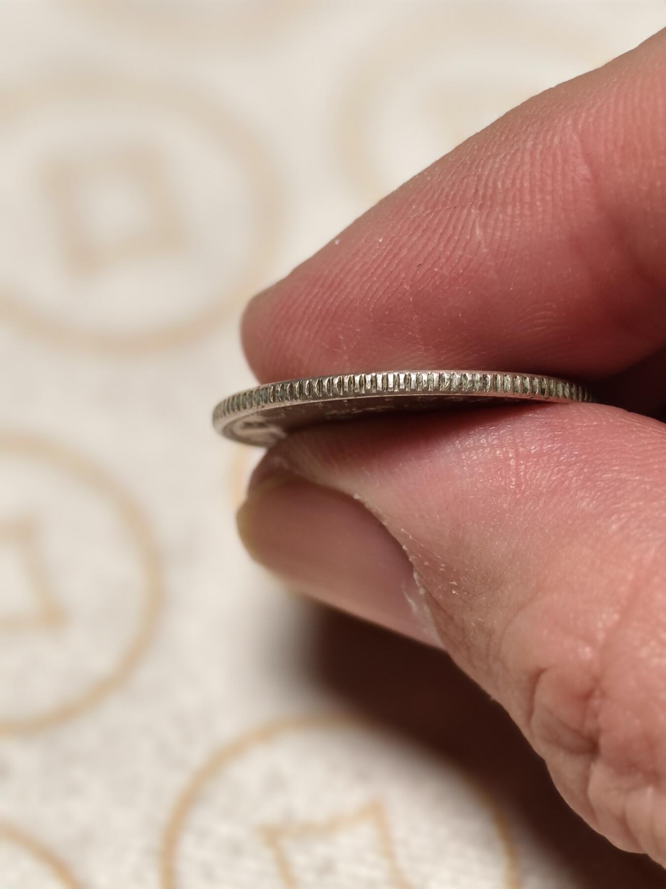 抚柳草堂-第十二期章牌钱币  奖章勋章限时免佣 满百包邮 放漏专场 1949古巴二十分银币 重5.1g 高银品种近未流通带转光 略有五彩包浆 