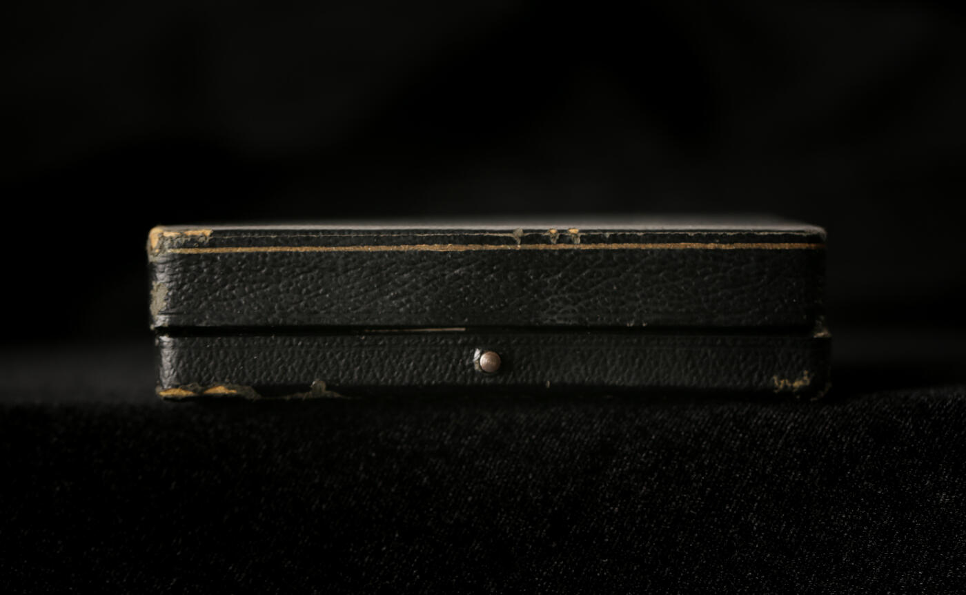 欢庆春节！戎马世界章牌大赏第112期春节大拍  德专场 原盒库存极品德意志十字勋章 杆打20标