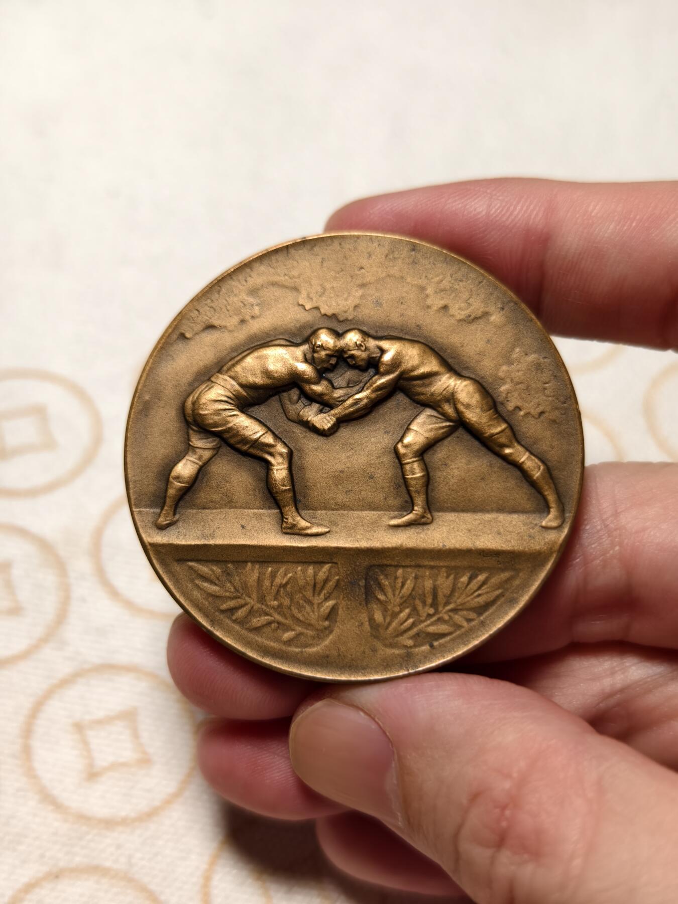 抚柳草堂-第十二期章牌钱币  奖章勋章限时免佣 满百包邮 放漏专场 1931法国巴黎与瑞士伯尔尼国际警察跨国赛事纪念铜章 60.8克 49.5mm 好品种正反面浮雕皆精美