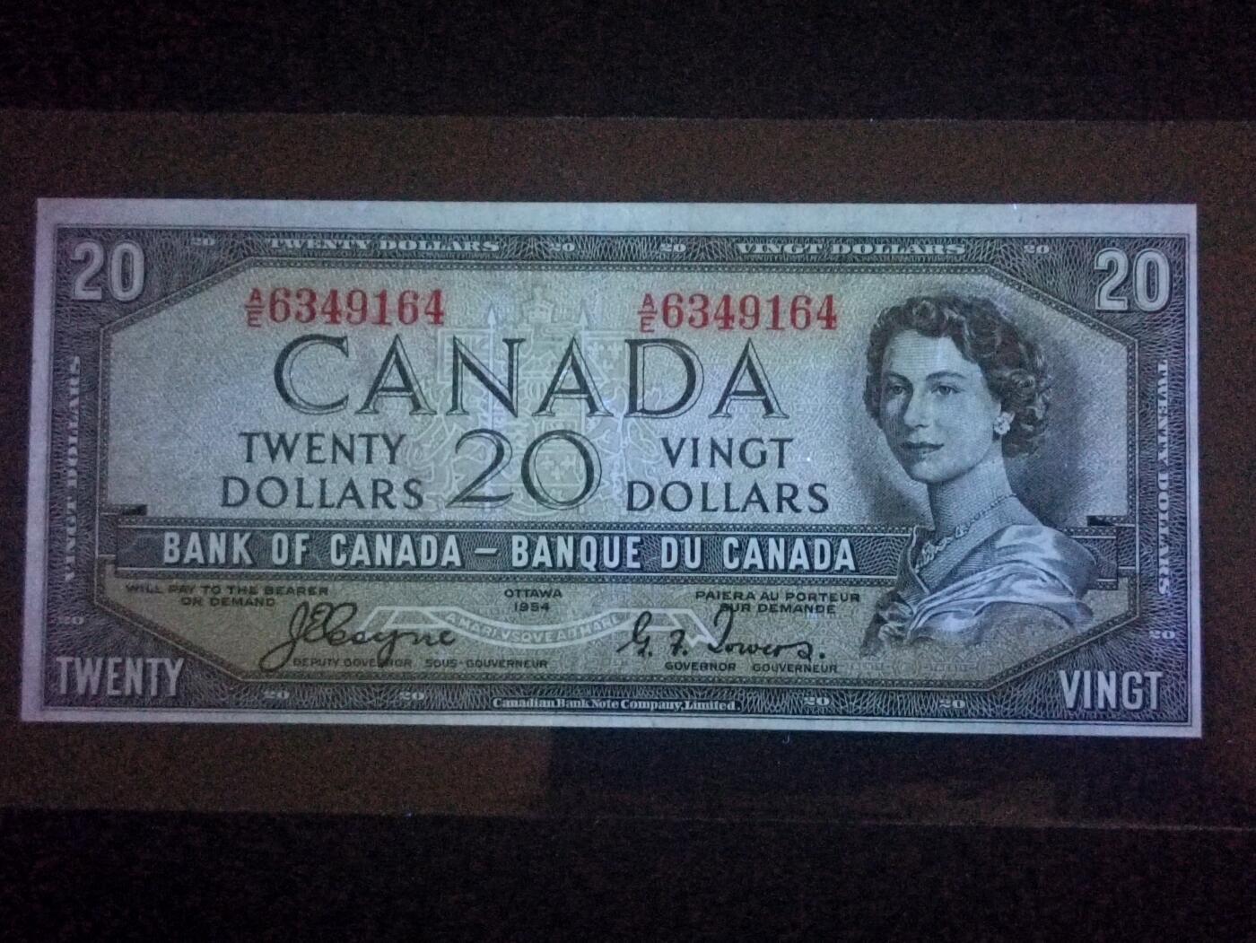 【年前末拍！】2026二月第二期，总216期 加拿大1954版20元“魔鬼脸”版本首签AUNC，因新发行纸币的女王发型可以看出来一个魔鬼向下看的脸而被舆论攻击，从而紧急改版，导致此版本稀少