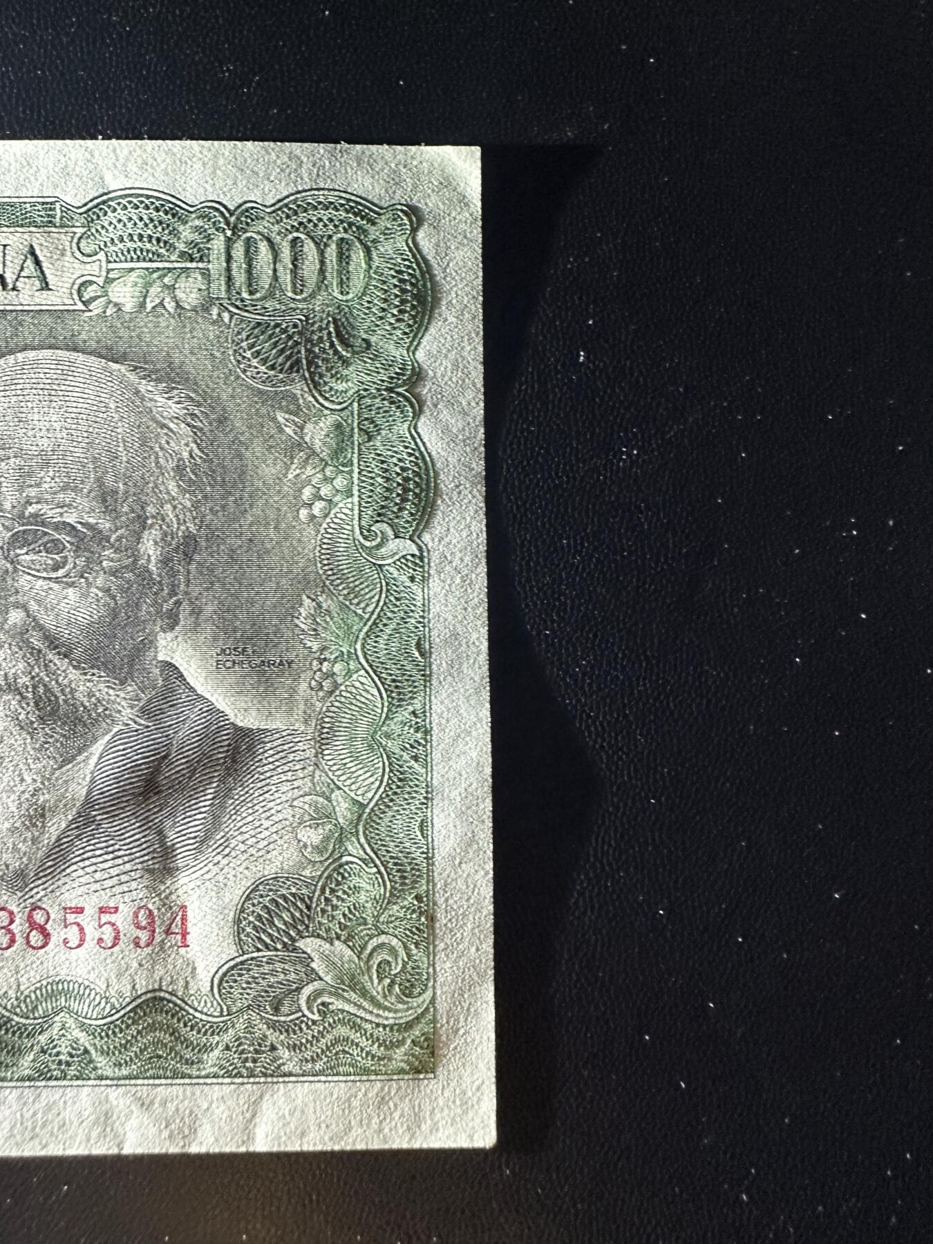 《外钞收藏家》第六百零九期（农历年前收官场、本期年后快递恢复正常再发货）（本平台长期征集拍品、欢迎藏友们联系合作） 西班牙1971年1000+1970年100比塞塔一对（精美大方块系列纸币）		UNC  100比塞塔一个荧光点和角不绝