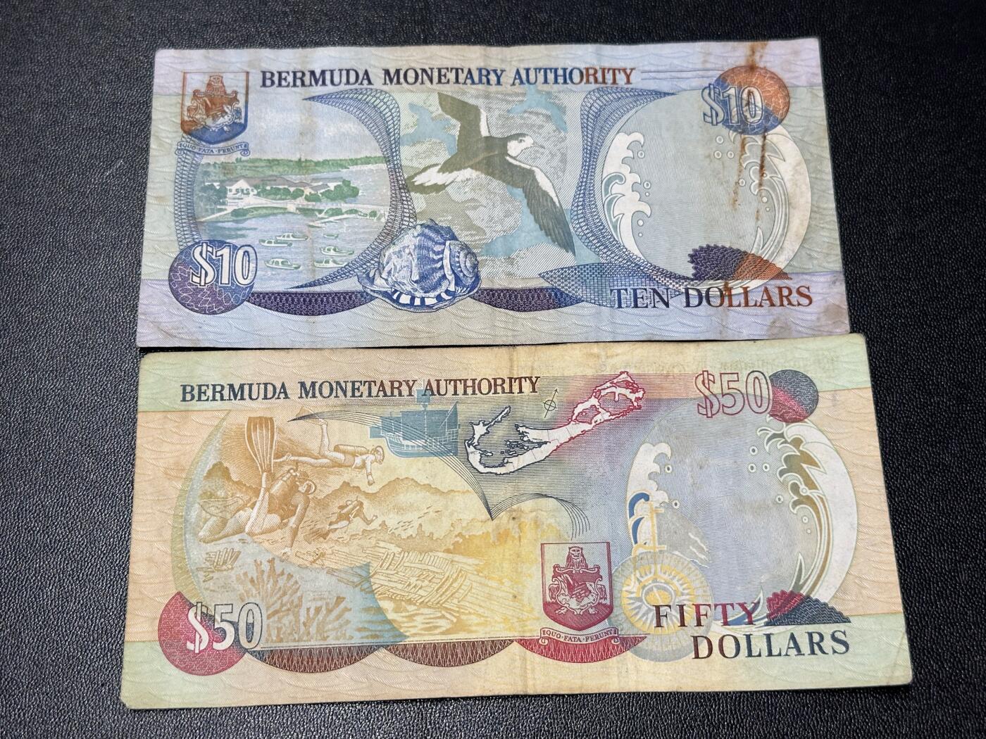 《外钞收藏家》第六百零九期（农历年前收官场、本期年后快递恢复正常再发货）（本平台长期征集拍品、欢迎藏友们联系合作） 百慕大10和50元 女王钞 2张一起 非全新 品相如图