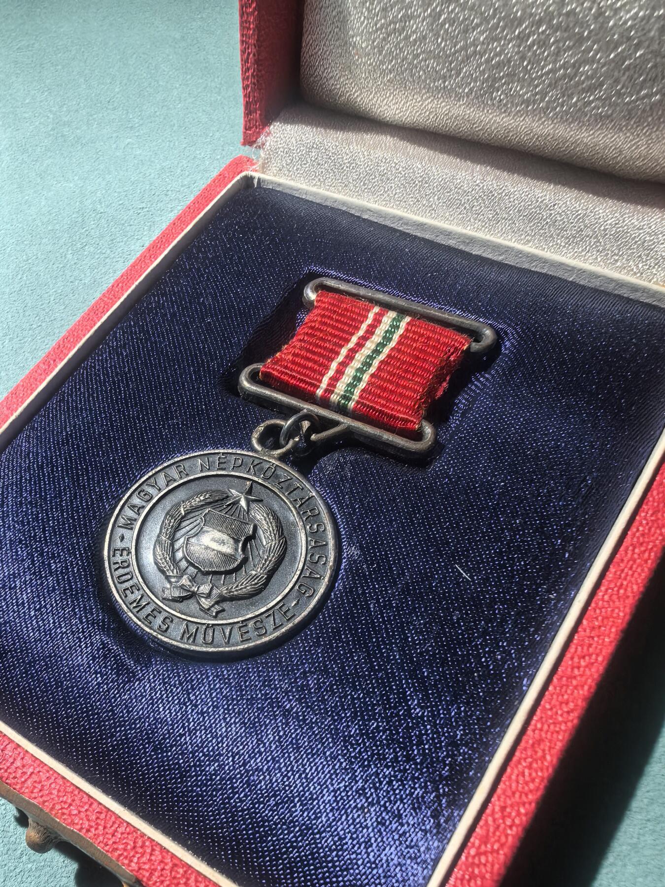 盛世勋华——号角文化勋章邮票专场拍卖第304期 匈牙利（社会主义）人民艺术家荣誉称号奖章 原盒极为少见