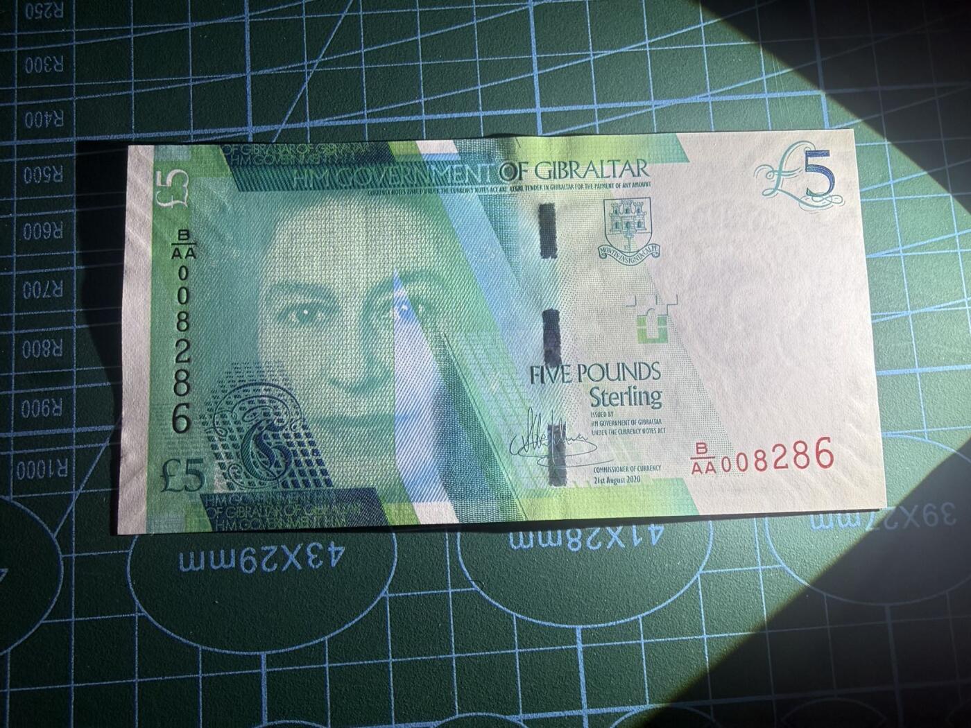 【炜奕收藏】，第五十九期，苏格兰多时期钞票，年前最后一期，拍后所有寄存物品将寄出 2020年直布罗陀5镑，UNC品相，BAA首发冠千位号无347