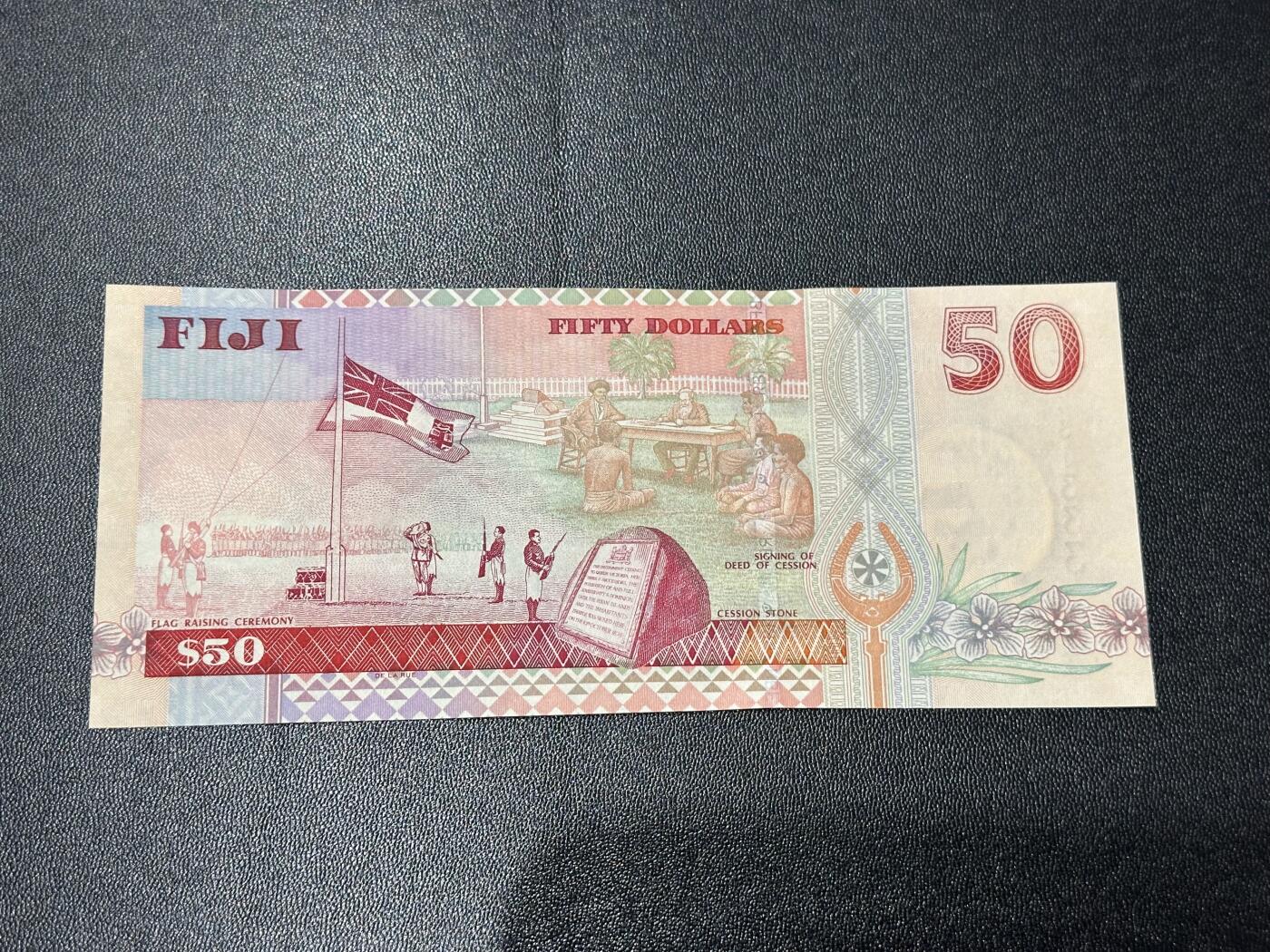 《外钞收藏家》第六百零九期（农历年前收官场、本期年后快递恢复正常再发货）（本平台长期征集拍品、欢迎藏友们联系合作） 斐济1996年50元（豹子号333，老年女王头像）		UNC