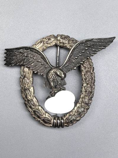 小驴勋章奖章收藏2月7日周六晚六点拍卖（珍爱和平，收藏战争，铭记历史，勿忘国耻，忠党爱国。有偿代拍，送拍规则在简介最后，参拍须阅读规则后再参拍，关系到运费包装发货时效真假辨别等关键信息，拍卖时不再发原图，看大图店主微信码在拍卖店铺介绍里） - WWII空军飞行员奖章，Tombak铜合金，背打OM厂标，别杆替换