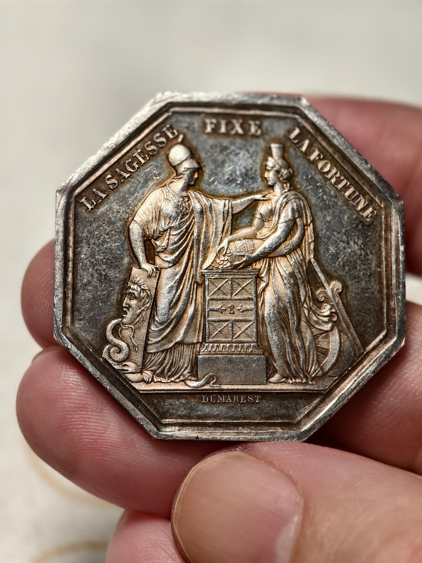 抚柳草堂-第十二期章牌钱币  奖章勋章限时免佣 满百包邮 放漏专场 1860-1879法兰西储蓄银行八角银章 950银重24.5克 36.5mm 蜜蜂银标 早期版本 美杜莎盾牌细节到位