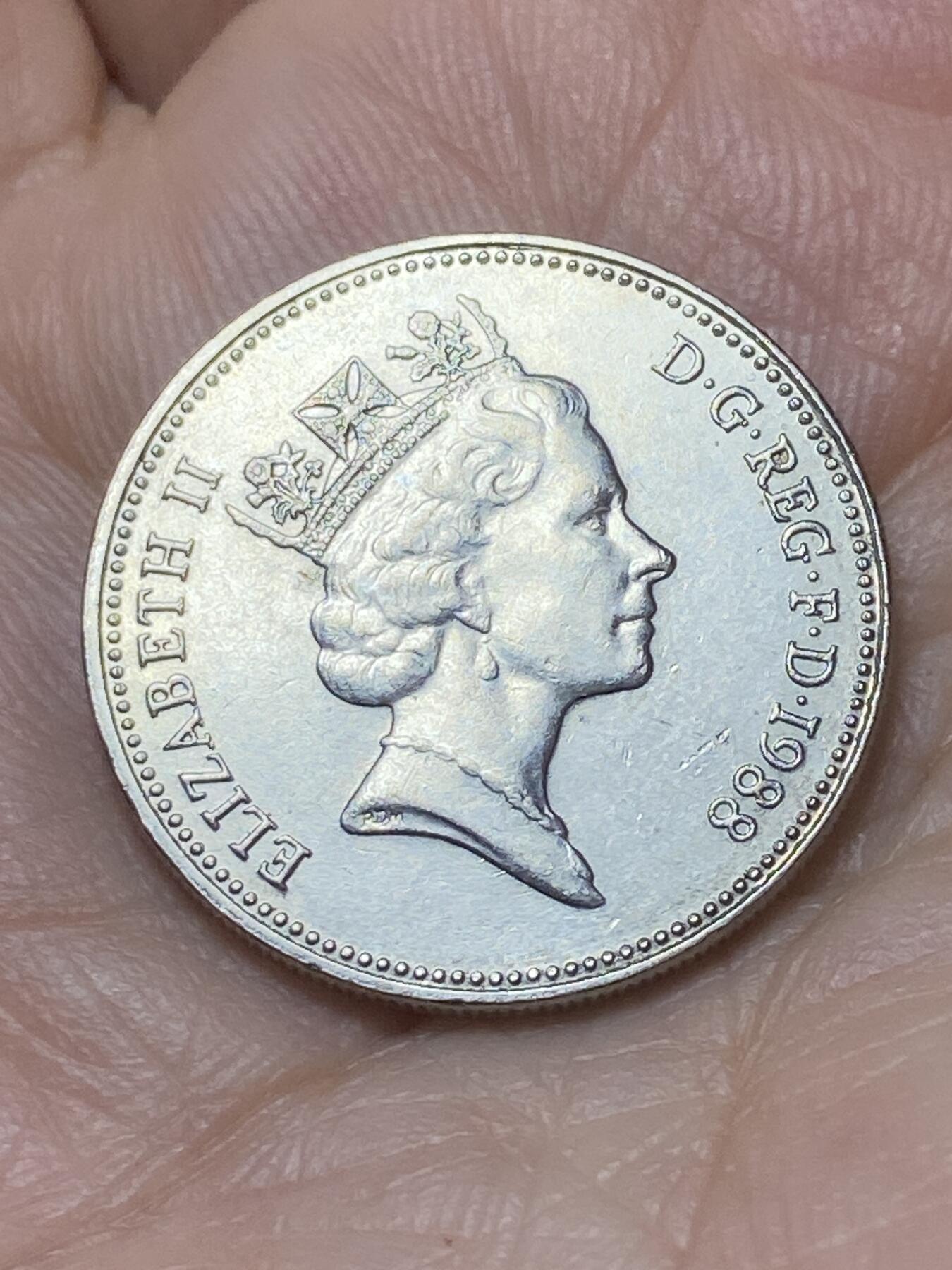 2026年第二十场(总第一百八十九场）外国好品散币场(免佣金) 好品–英国🇬🇧1988年5便士(伊丽莎白二世中年高冠，大尺寸版)