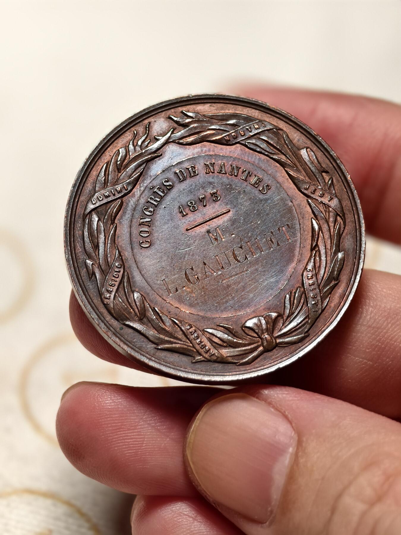 抚柳草堂-第十二期章牌钱币  奖章勋章限时免佣 满百包邮 放漏专场 1873法国天主教工人联盟实刻纪念铜章 巴黎造币厂E.罗韦尔雕刻大师出品 直径37.8mm 重18.7g 蜜蜂Cuivre边铭 少见品种