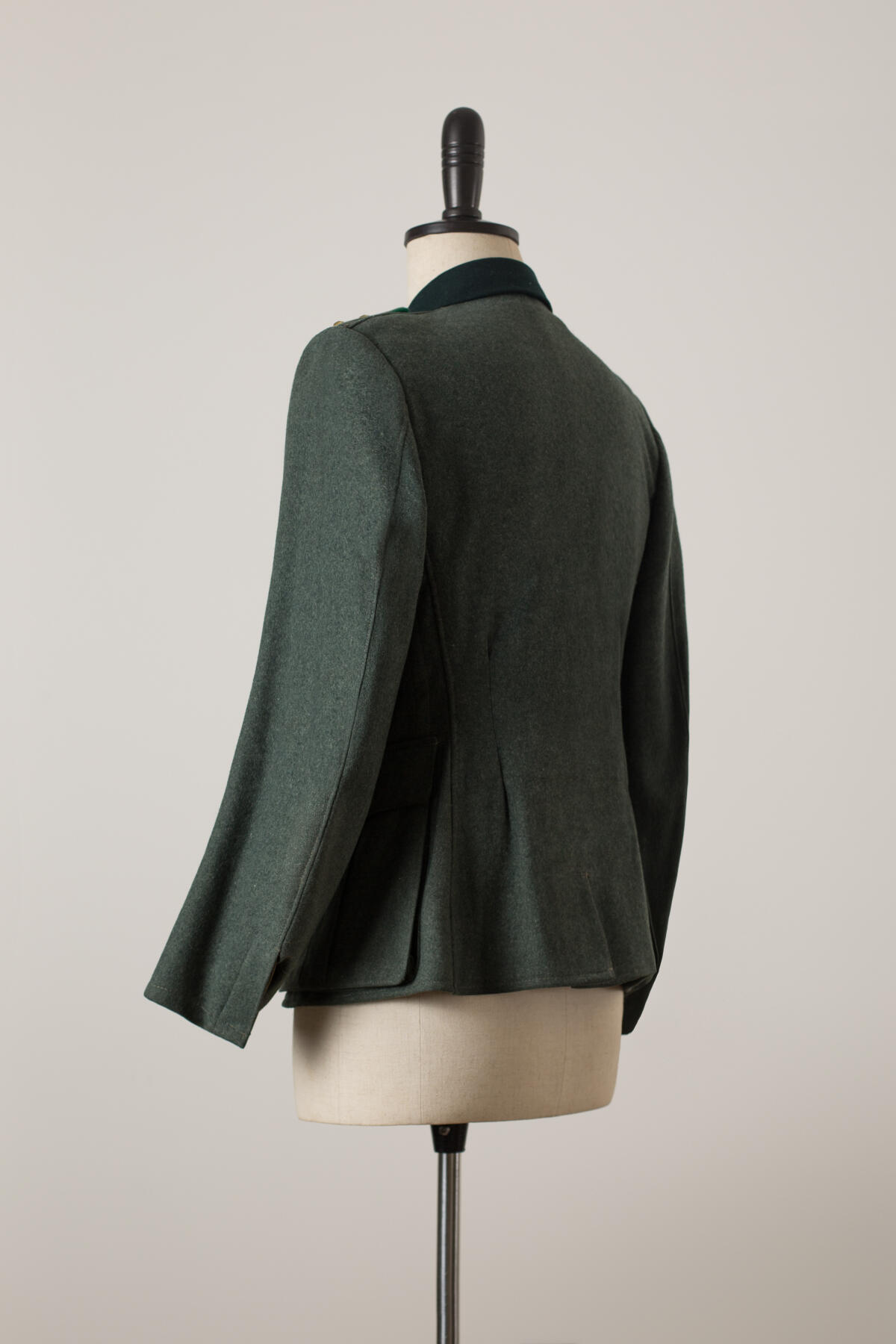 欢庆春节！戎马世界章牌大赏第112期春节大拍  德专场 m36 山地兵中尉野战服  品相极其好 版型也很好看