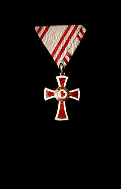 欢庆春节！戎马世界章牌大赏第112期春节大拍  德专场 - 奥地利红十字会荣誉勋章  全品 G.A. Scheid造 （原本有个盒子的，被当垃圾丢了，没招）