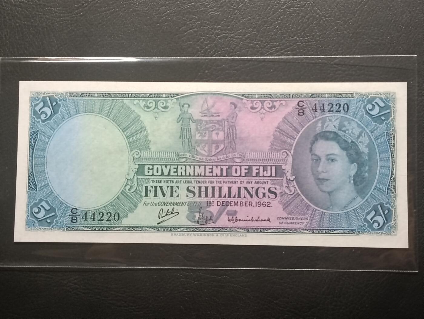 【年前末拍！】2026二月第二期，总216期 英属斐济1962年5先令UNC-，大冠女王