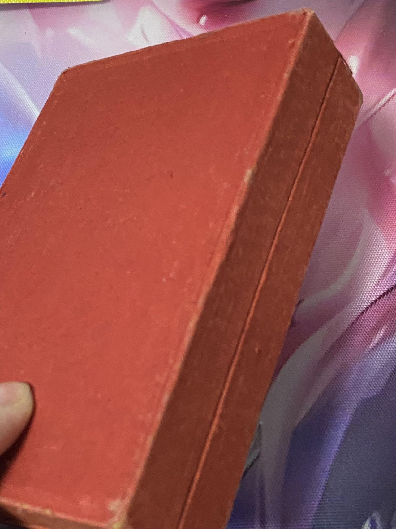 苏联勋章奖章2月12日晚上九点结束在麦稀奇 找不到的加我qq或者微信都是184277308备注苏章拍卖。最好加微信群每次都会通知还有提前可以一口价的 最近会持续拍卖一些东西。 苏联早期勋章盒子 多见二战时期颁发 后来的是油皮那种 品相很好