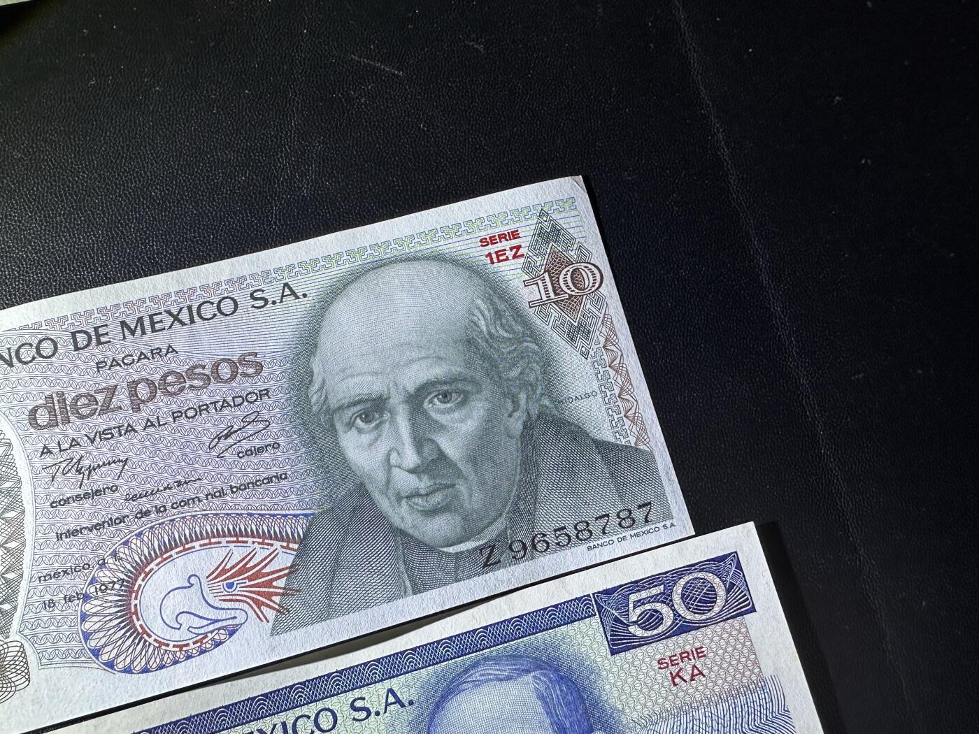 《外钞收藏家》第六百零九期（农历年前收官场、本期年后快递恢复正常再发货）（本平台长期征集拍品、欢迎藏友们联系合作） 埃及、阿尔及利亚、墨西哥等13张一起 除了墨西哥10元一个角不好 有几张轻微潮 其他全新 如图 