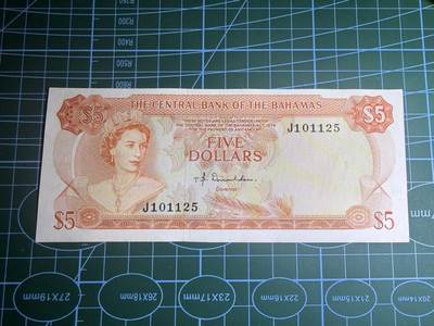 【炜奕收藏】，第五十九期，苏格兰多时期钞票，年前最后一期，拍后所有寄存物品将寄出 - 1974年巴哈马5元彩背，中央银行版，AU+品相，强光下有暗折，号码无347，非常精美