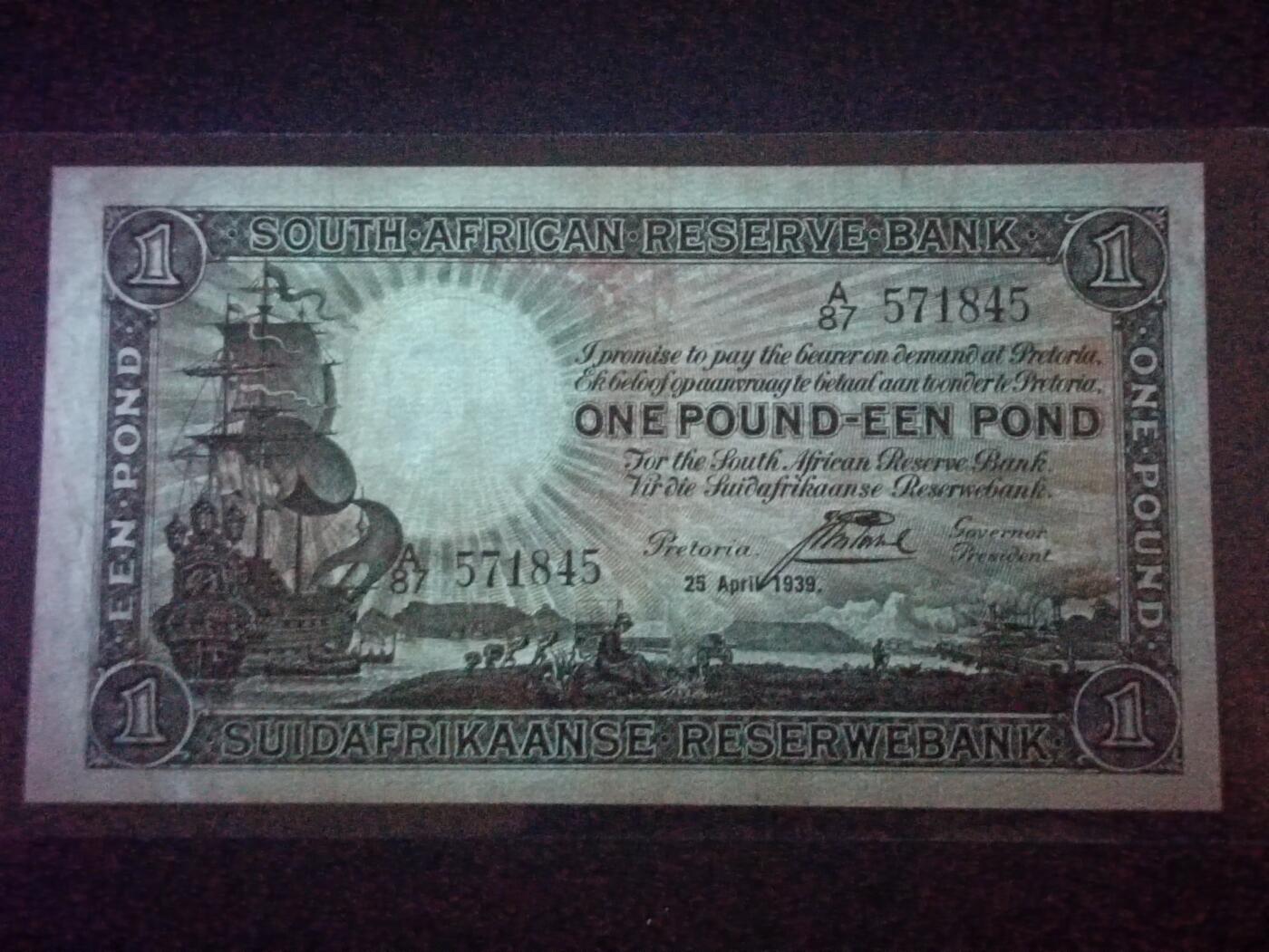 【年前末拍！】2026二月第二期，总216期 南非1939年1镑AUNC英文在上版本，稀有的二战前发行年份，布尔人发展元素的帆船牛车和国徽
