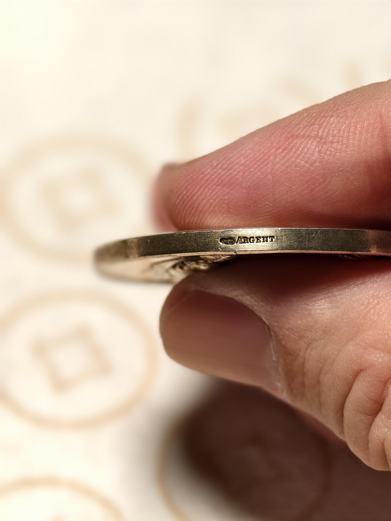 抚柳草堂-第十二期章牌钱币  奖章勋章限时免佣 满百包邮 放漏专场 19世纪法国婚姻与爱情镀金大银章 大版 手刻花押很漂亮 41.3MM 950银32.5g 丰饶角银标 观感极好非常震撼的一枚 