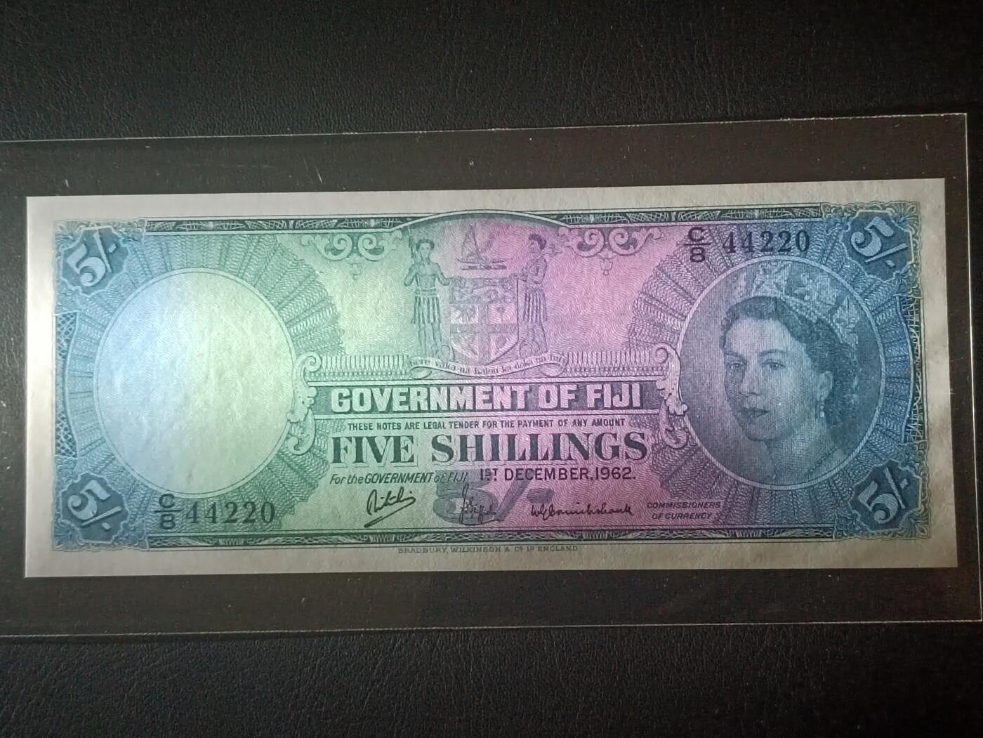 【年前末拍！】2026二月第二期，总216期 英属斐济1962年5先令UNC-，大冠女王