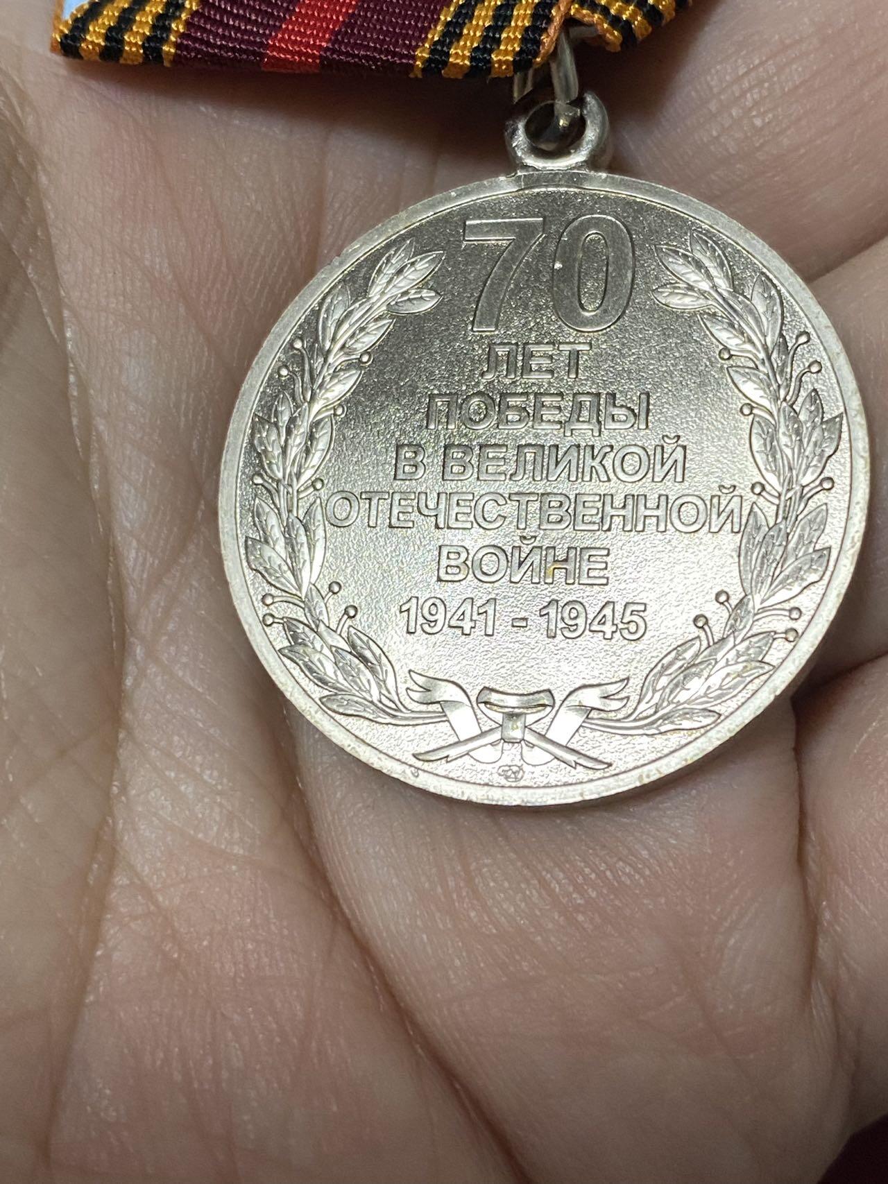 苏联勋章奖章2月12日晚上九点结束在麦稀奇 找不到的加我qq或者微信都是184277308备注苏章拍卖。最好加微信群每次都会通知还有提前可以一口价的 最近会持续拍卖一些东西。 苏联奖章胜利70年 好品 原盒带证书 女获得者1