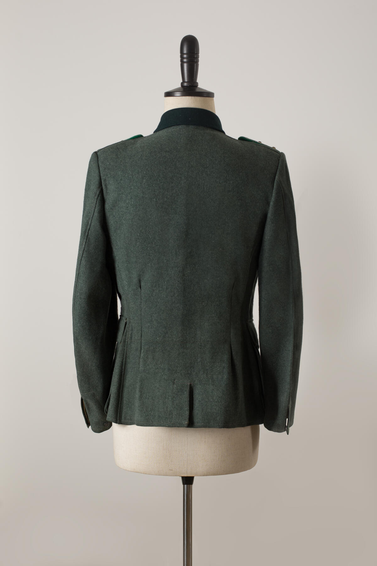 欢庆春节！戎马世界章牌大赏第112期春节大拍  德专场 m36 山地兵中尉野战服  品相极其好 版型也很好看