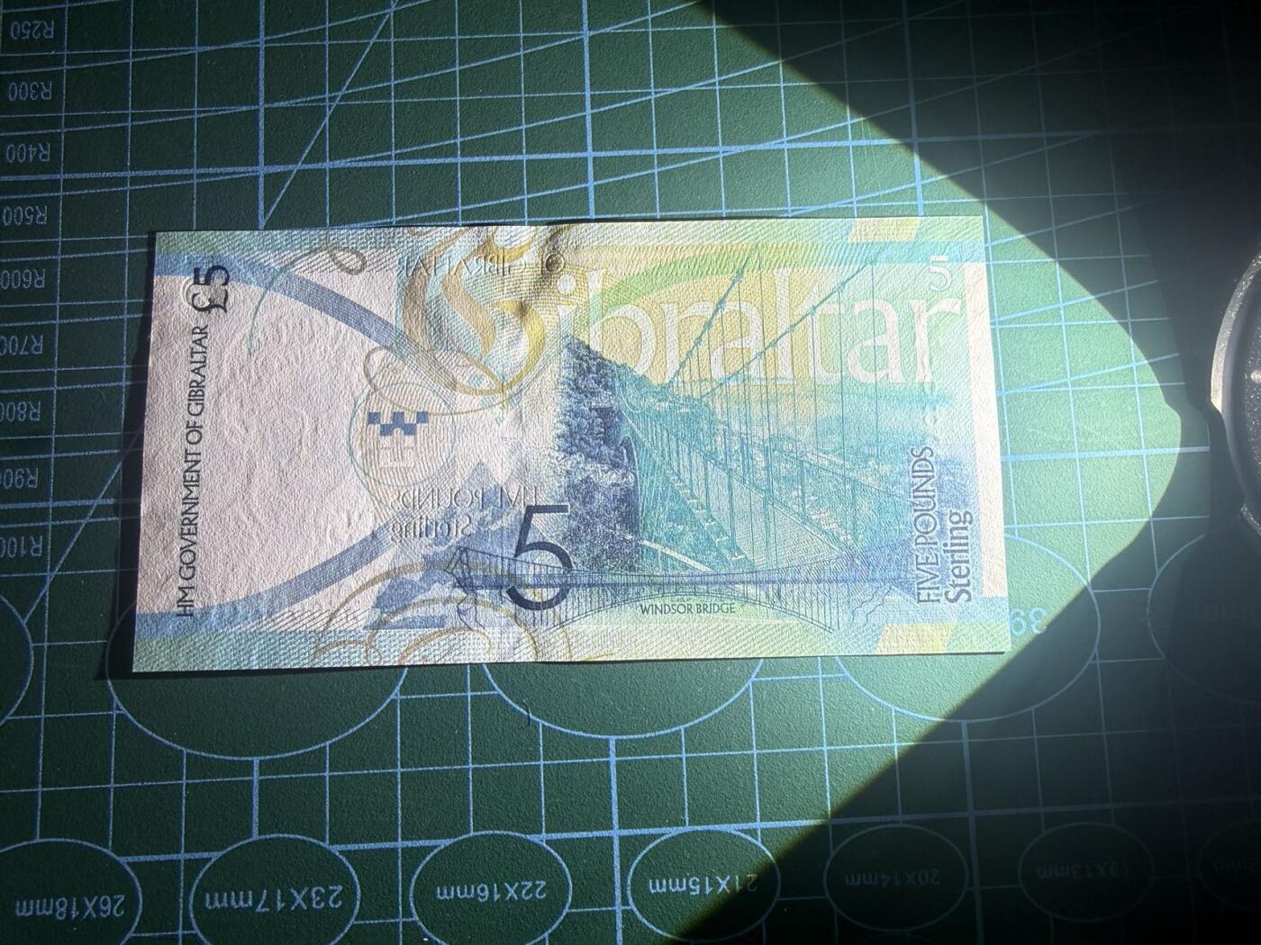 【炜奕收藏】，第五十九期，苏格兰多时期钞票，年前最后一期，拍后所有寄存物品将寄出 2020年直布罗陀5镑，UNC品相，BAA首发冠千位号无347