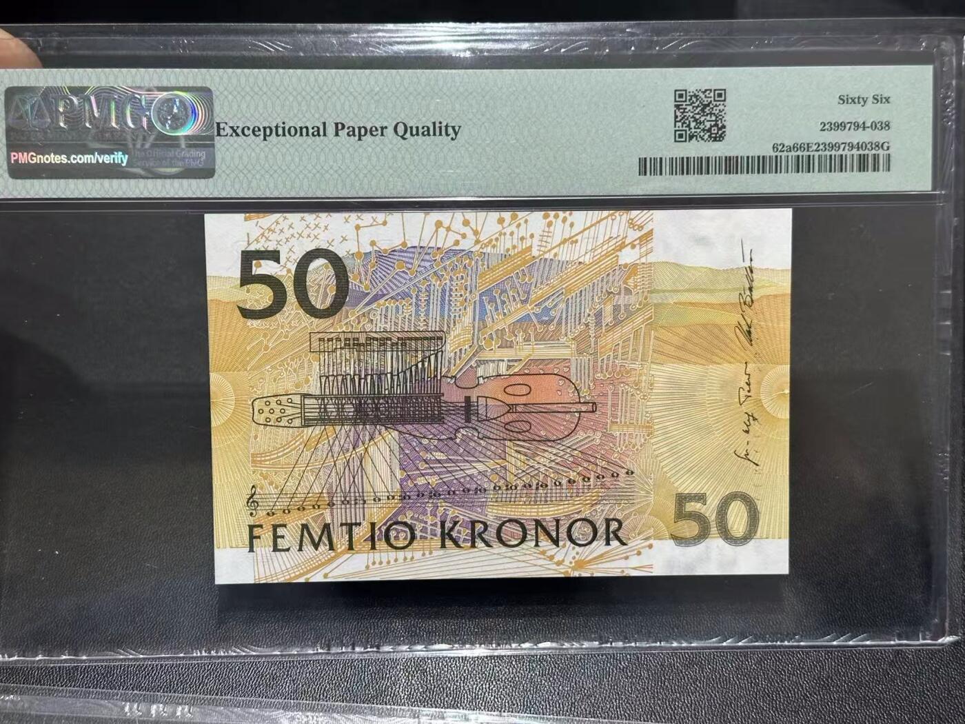 《外钞收藏家》第六百零九期（农历年前收官场、本期年后快递恢复正常再发货）（本平台长期征集拍品、欢迎藏友们联系合作） 瑞典2004年再版首发年份50克朗PMG66（老壳；夜莺珍妮林德）