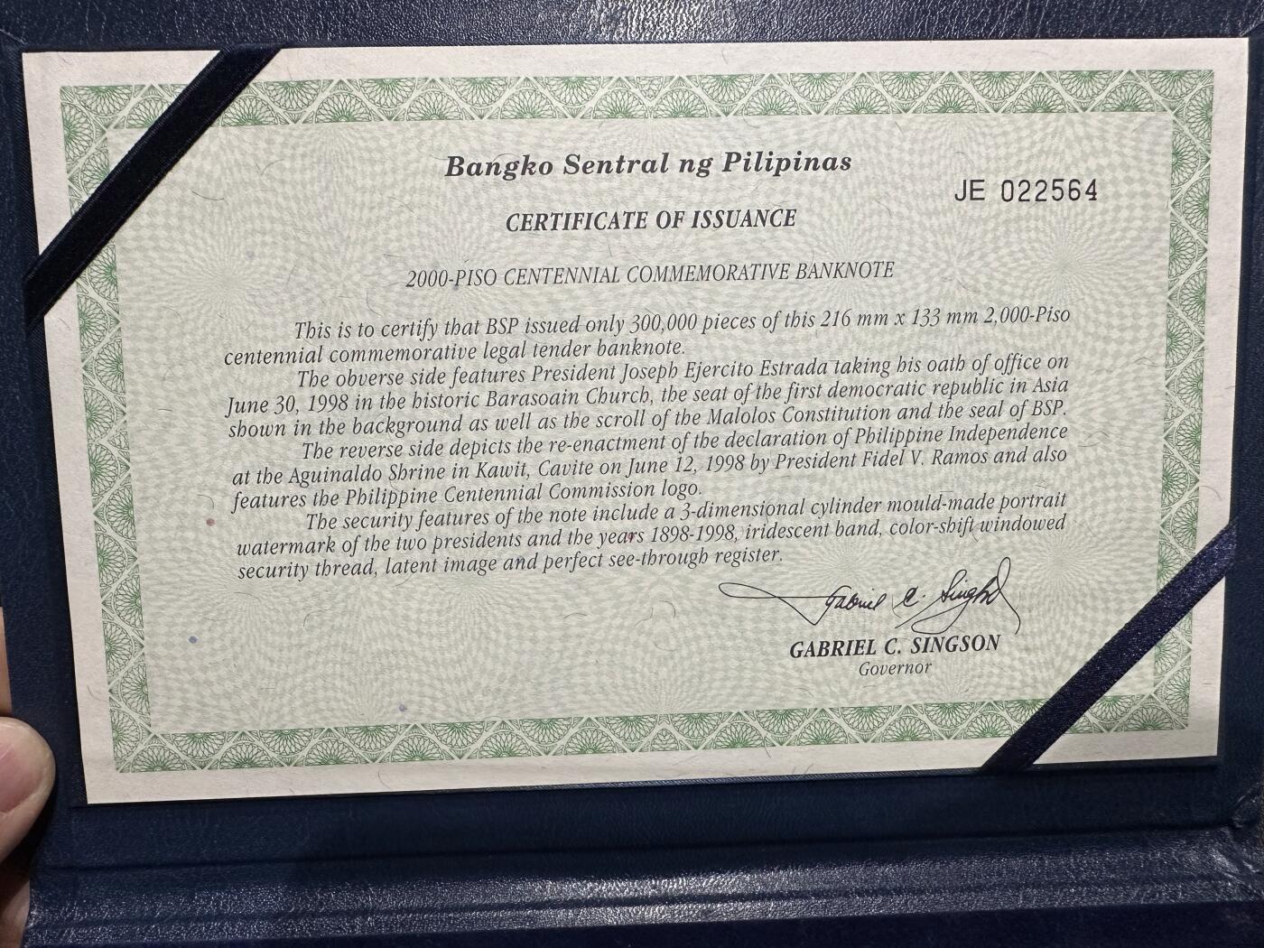 《外钞收藏家》第六百零九期（农历年前收官场、本期年后快递恢复正常再发货）（本平台长期征集拍品、欢迎藏友们联系合作） 1998年菲律宾2000比索 纪念钞 超大票幅 有册子 全新不绝 有潮斑