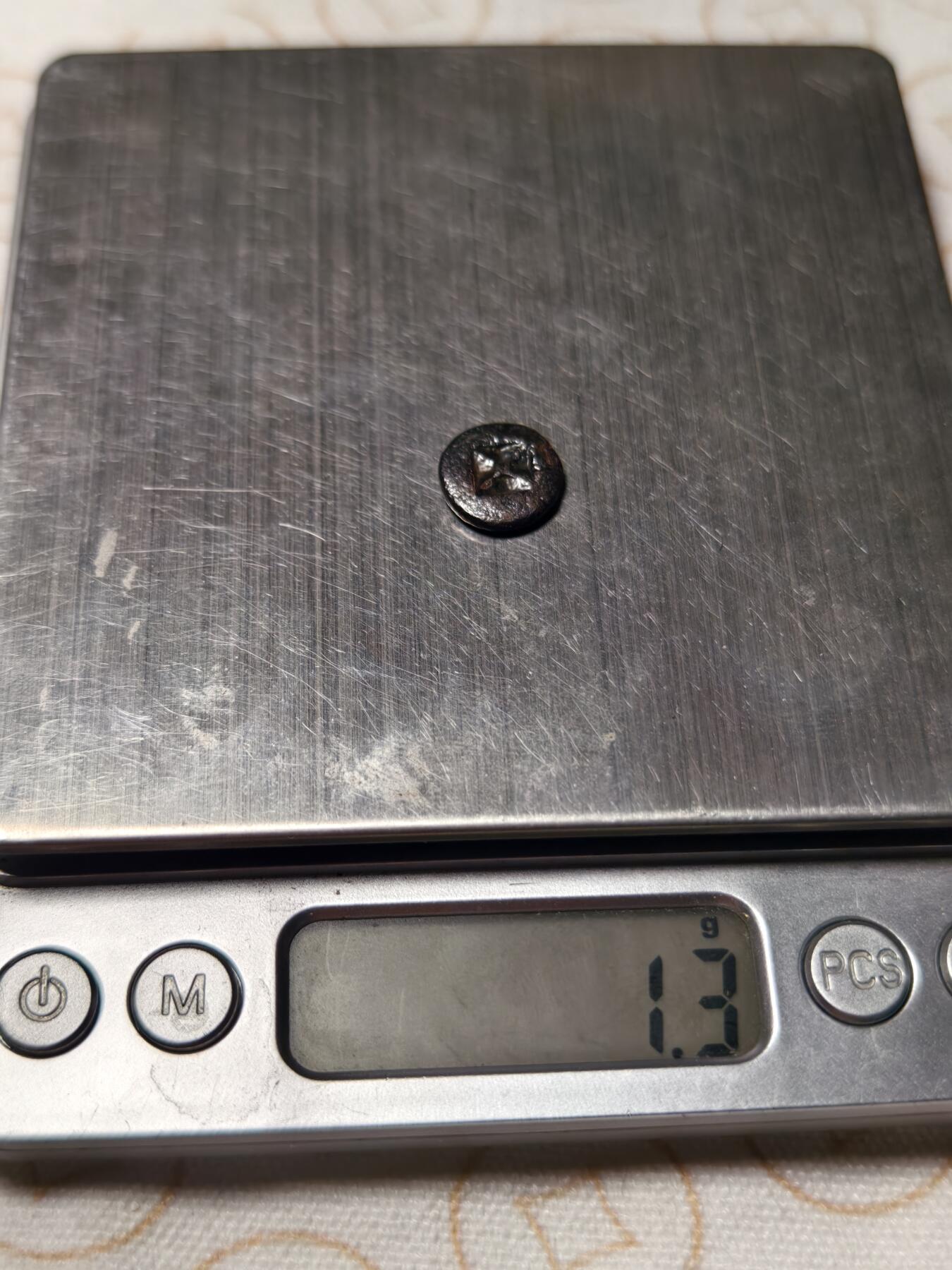 抚柳草堂-第十二期章牌钱币  奖章勋章限时免佣 满百包邮 放漏专场 三佛齐王国末期至满者伯夷王国早期打制小银币 1.3g重 正面有檀香花徽记，背面爪哇岛文，面值1 Unit或称Masa