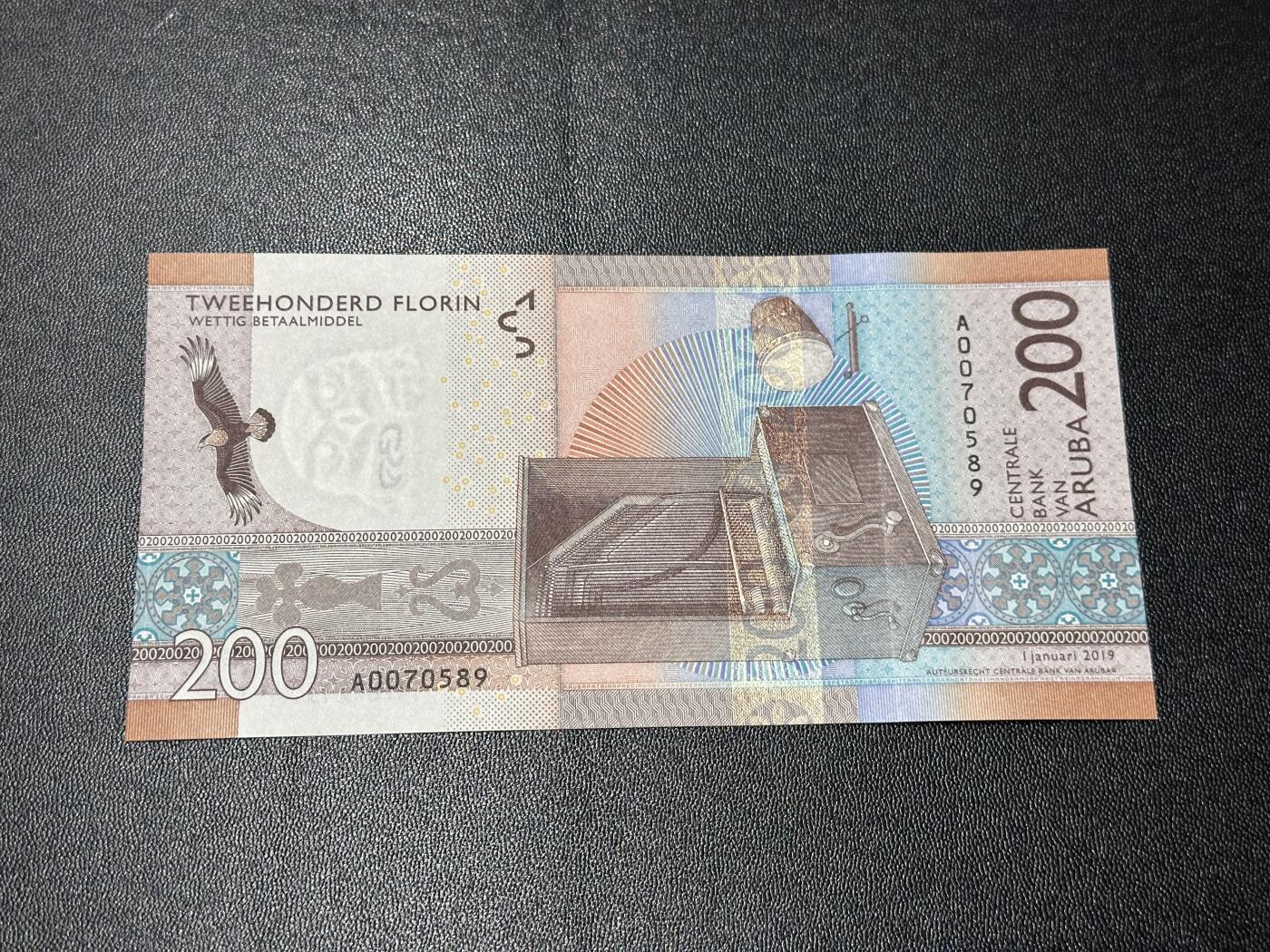 《外钞收藏家》第六百零九期（农历年前收官场、本期年后快递恢复正常再发货）（本平台长期征集拍品、欢迎藏友们联系合作） 2019年阿鲁巴200福林 全新UNC A冠