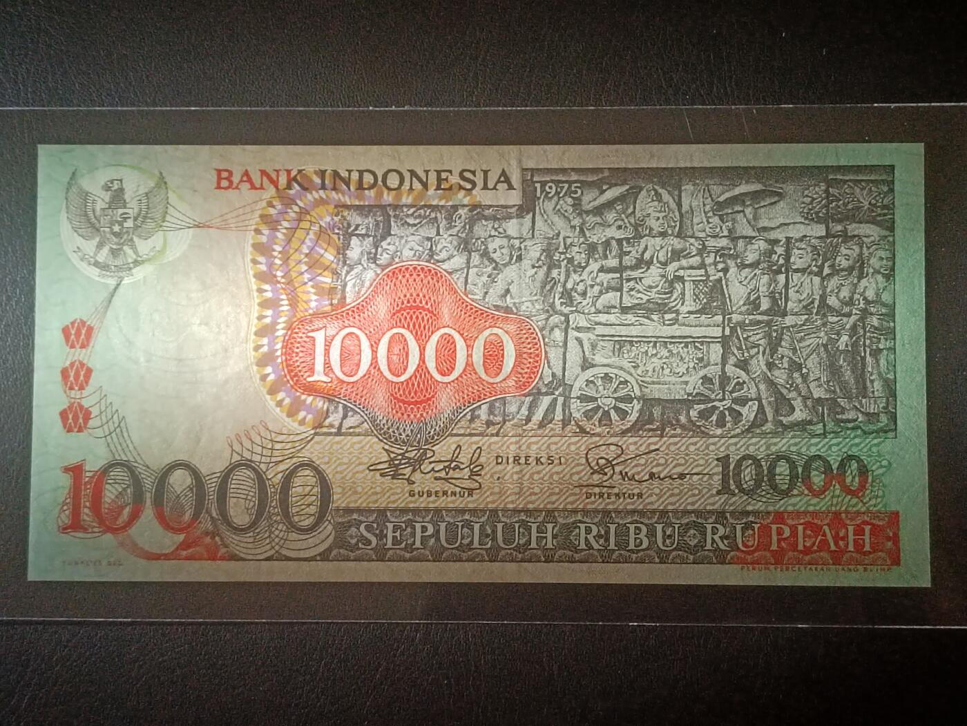 【年前末拍！】2026二月第二期，总216期 印度尼西亚1975版10000卢比AUNC，佛塔浮雕和传统工艺面具，此版本最大面值