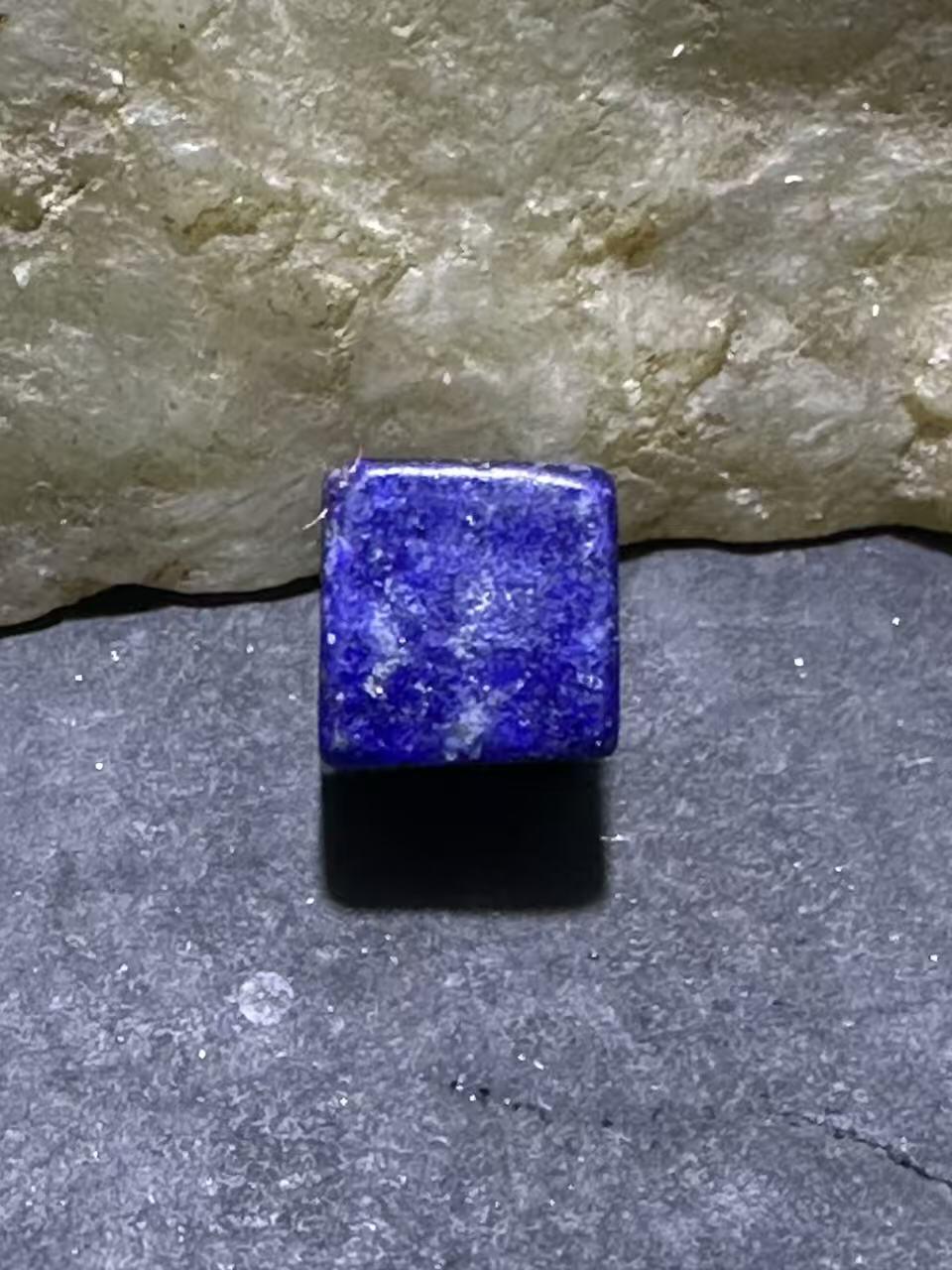 精美阿富汗老矿青金石六面方形珠一颗